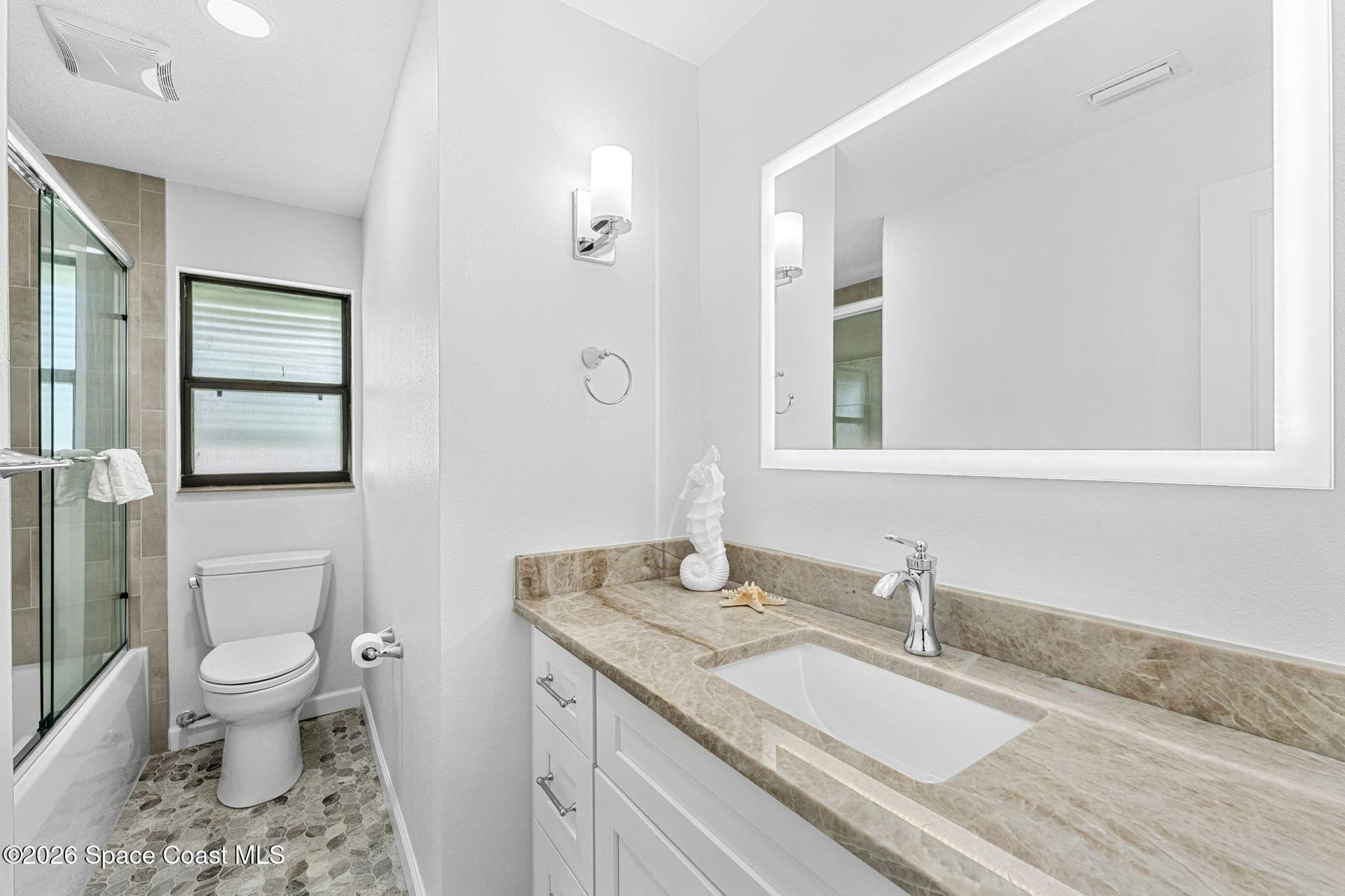 565 W Gateway Court photo 22