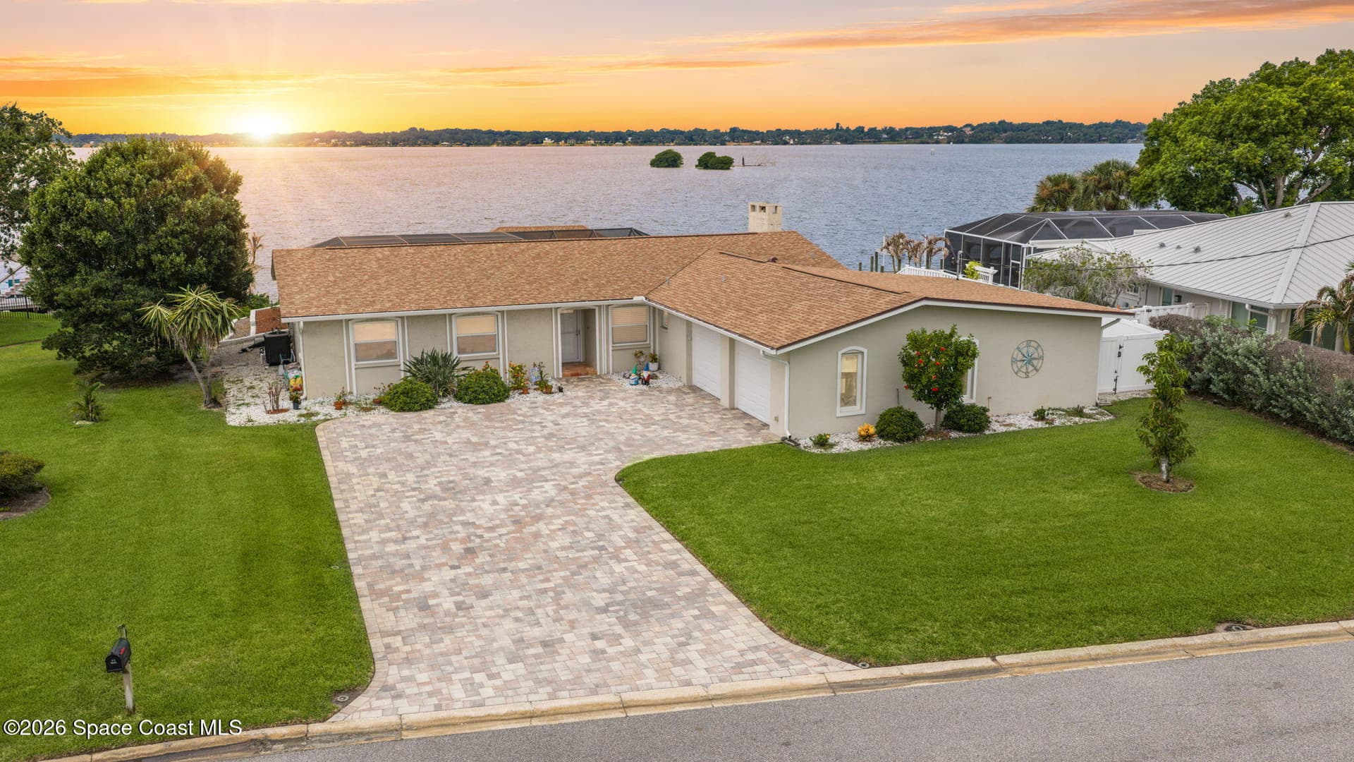 1185 Carrigan Boulevard photo 1