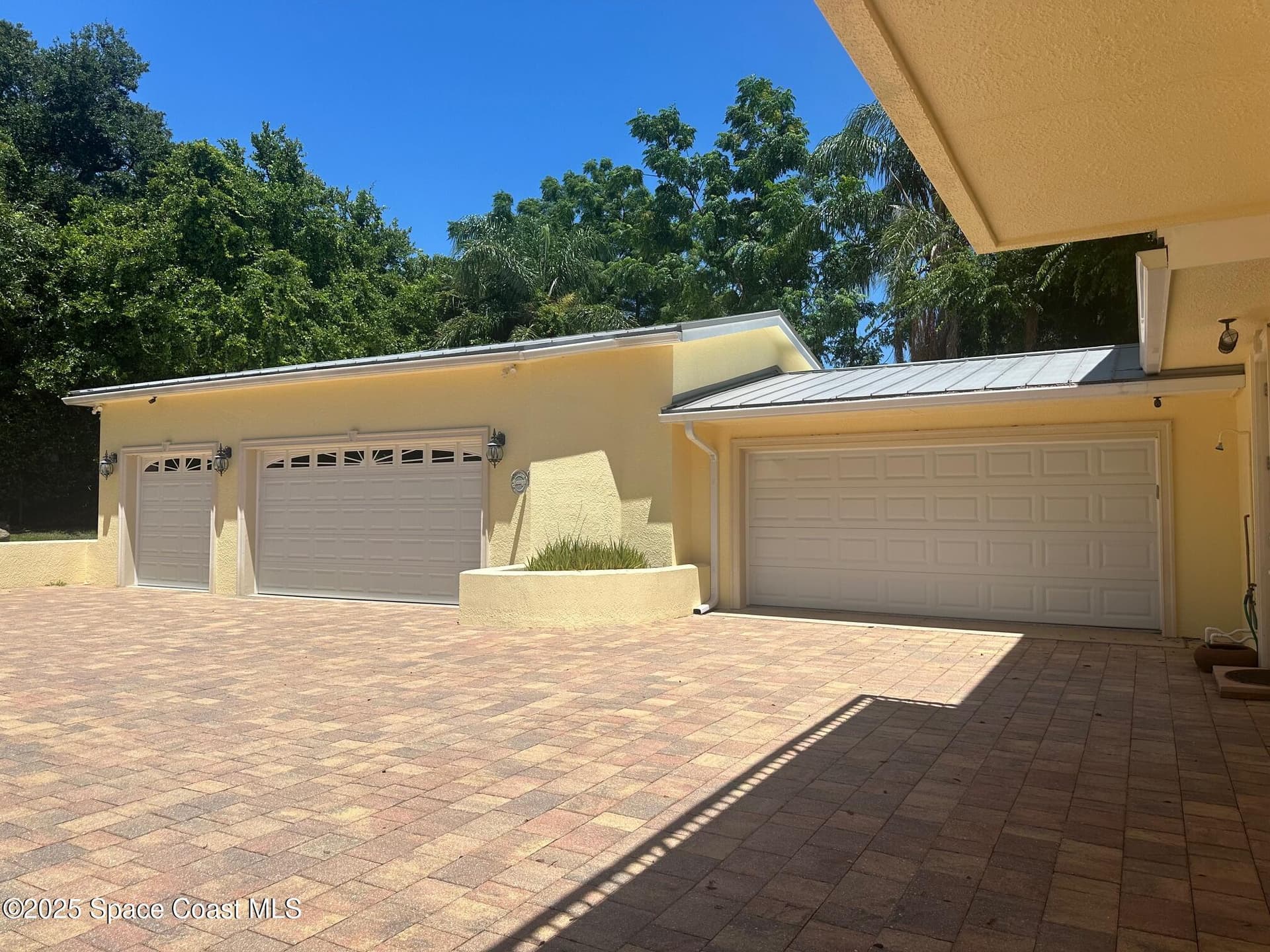1613 N Indian River Drive photo 12