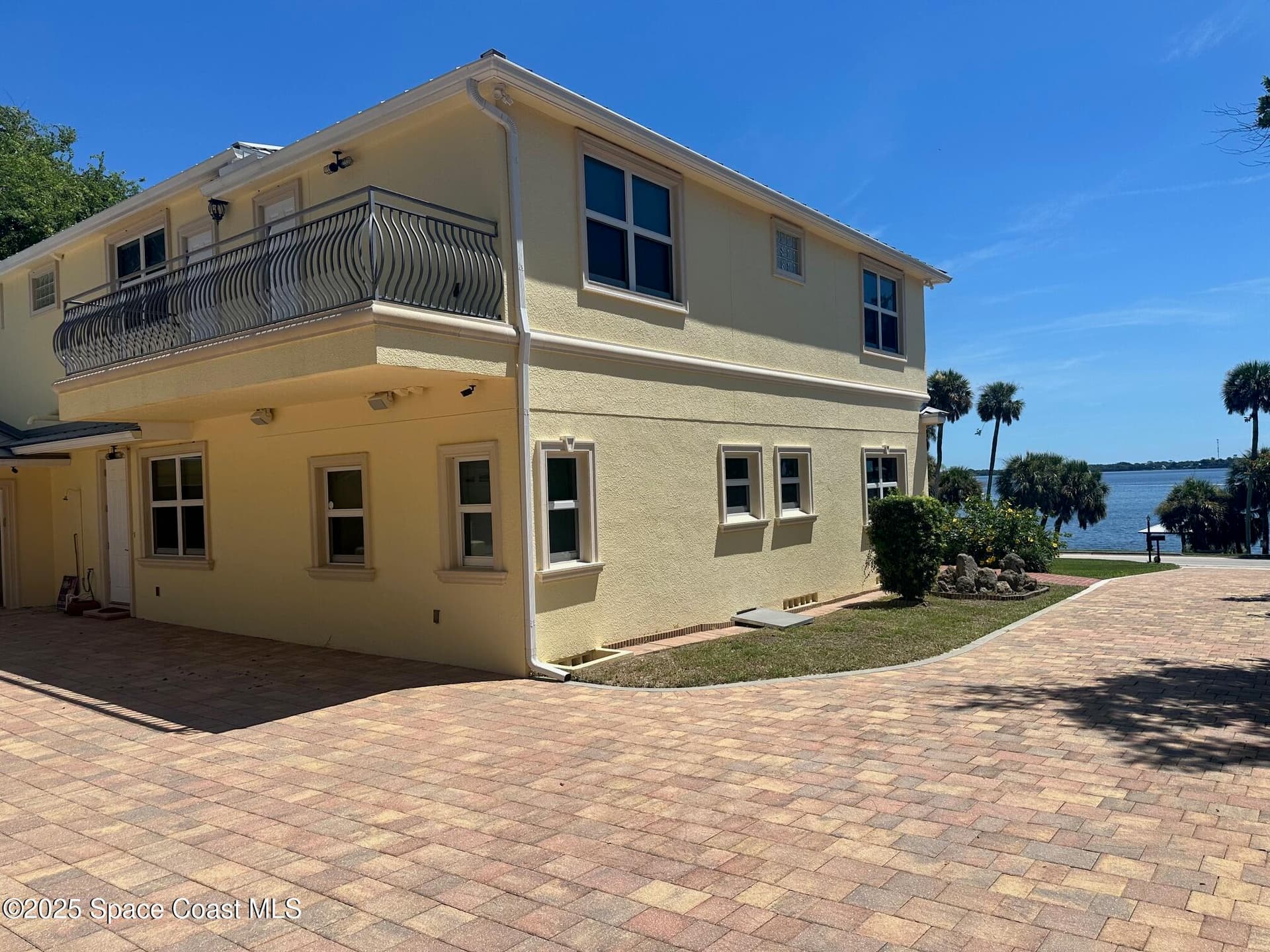 1613 N Indian River Drive photo 14