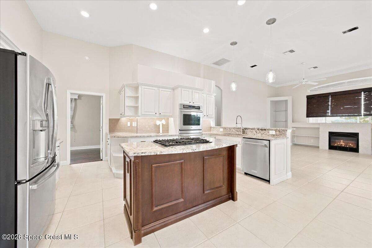 825 Thrasher Drive photo 10