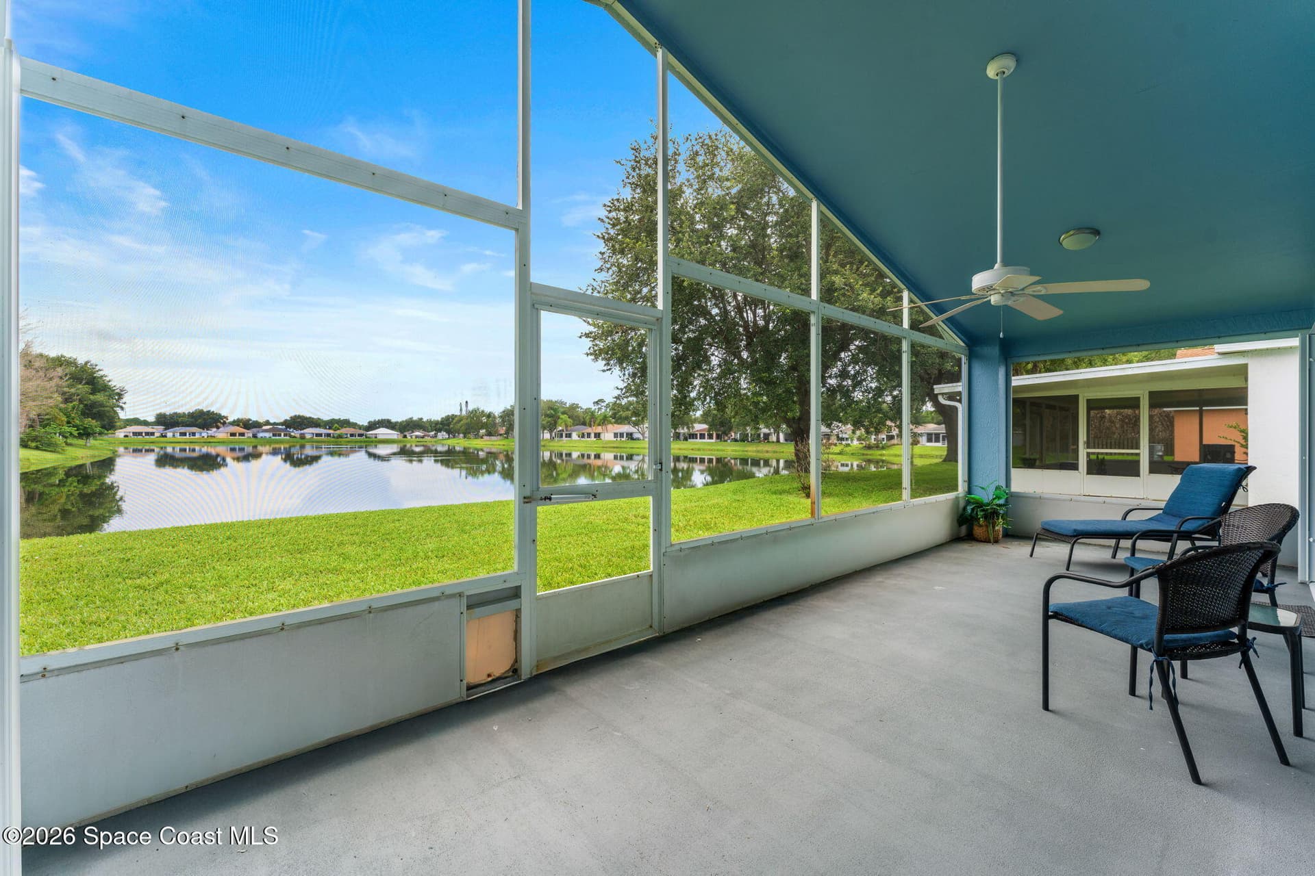1623 Vista Lake Circle photo 4