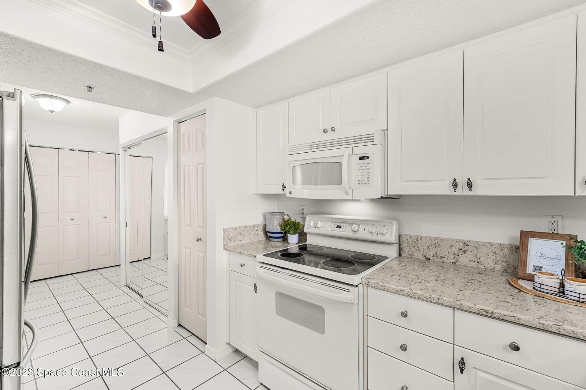 604 Shorewood Drive B302 photo 11