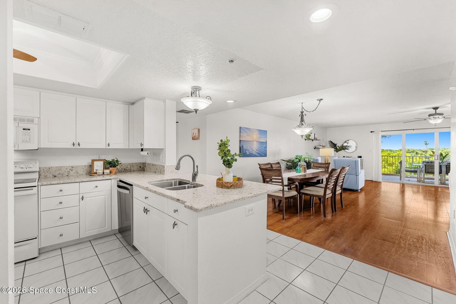 604 Shorewood Drive B302 photo 10