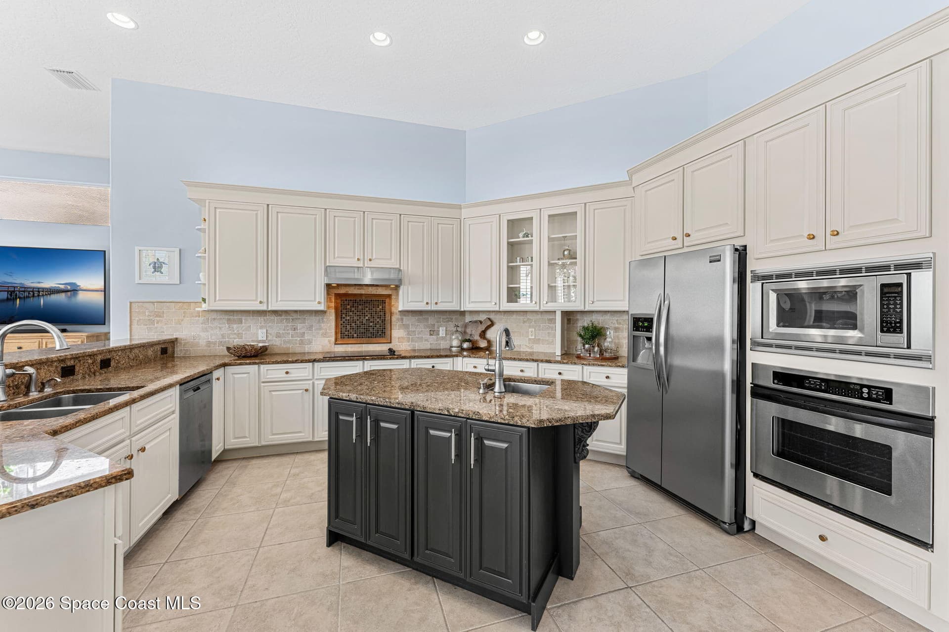 242 Flanders Drive photo 15