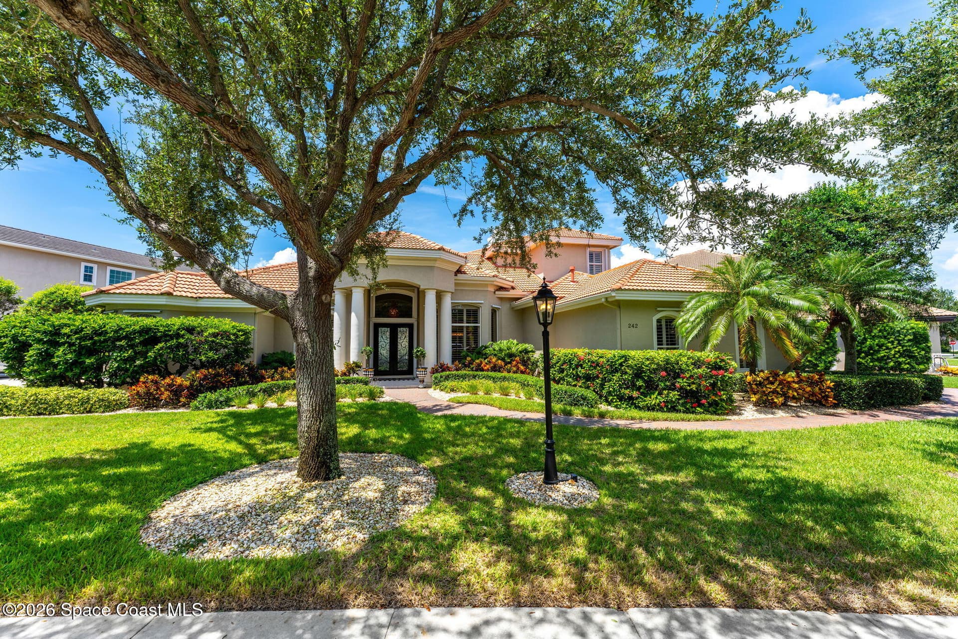 242 Flanders Drive photo 2