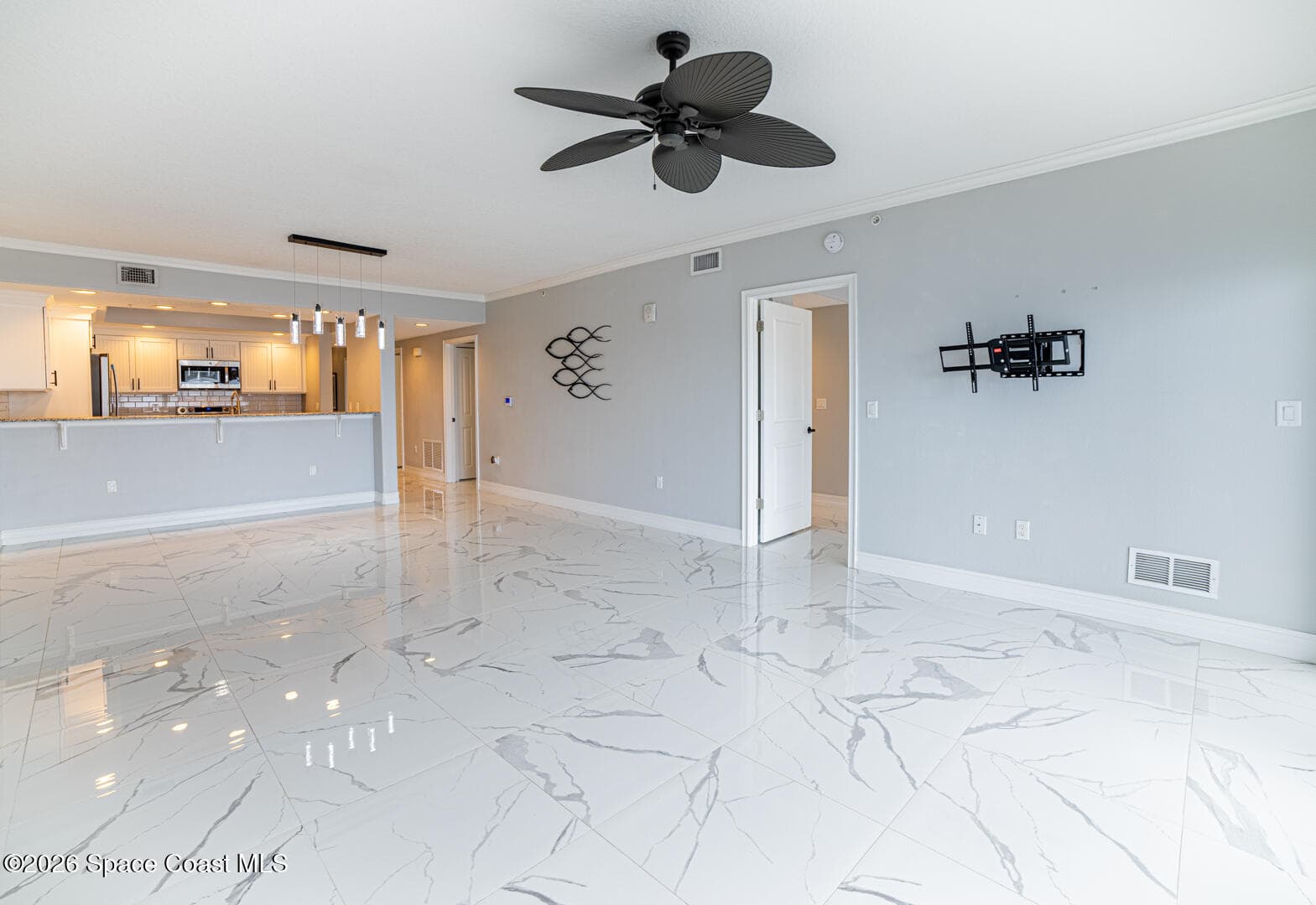 1805 Riverside Drive 302 photo 4