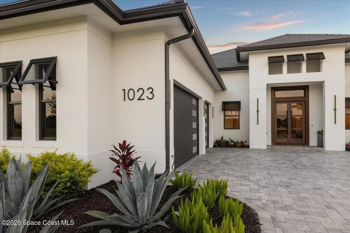 1023 W Polo Grounds Drive photo 4