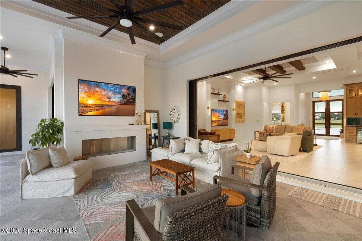 1023 W Polo Grounds Drive photo 7
