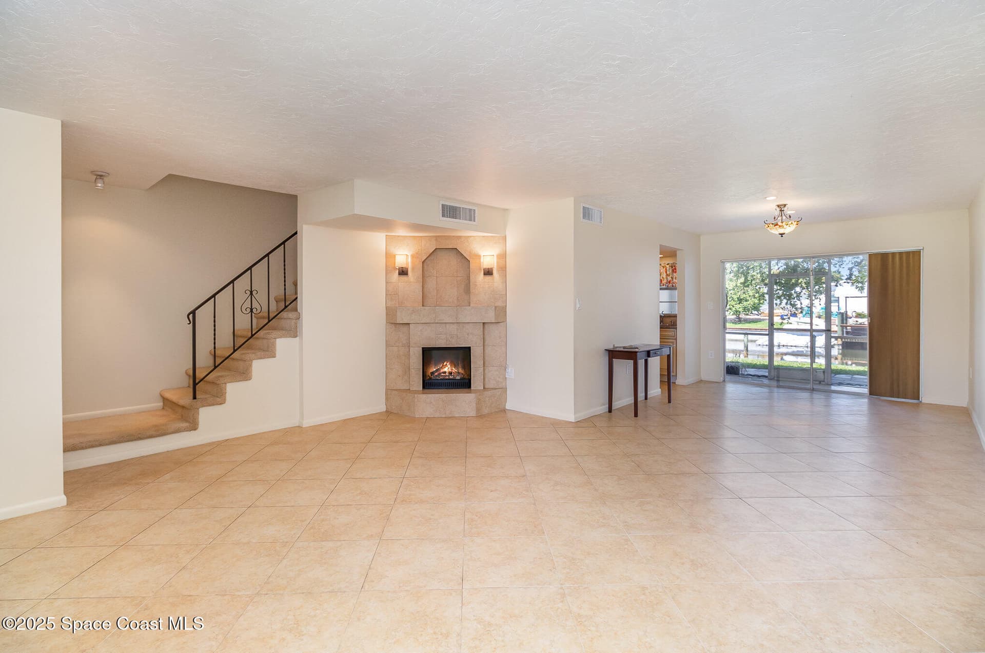 446 Blue Jay Lane photo 1