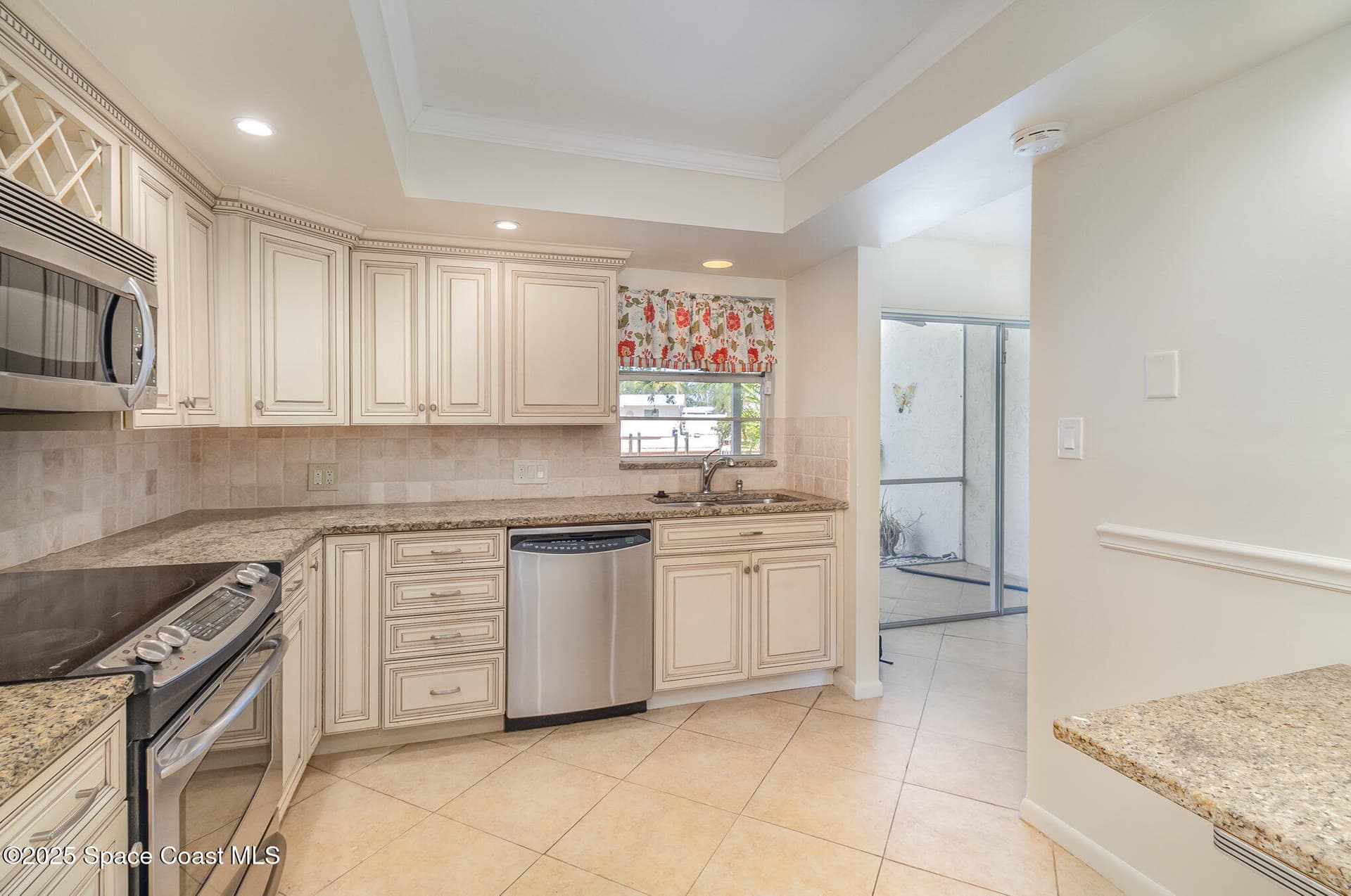 446 Blue Jay Lane photo 5