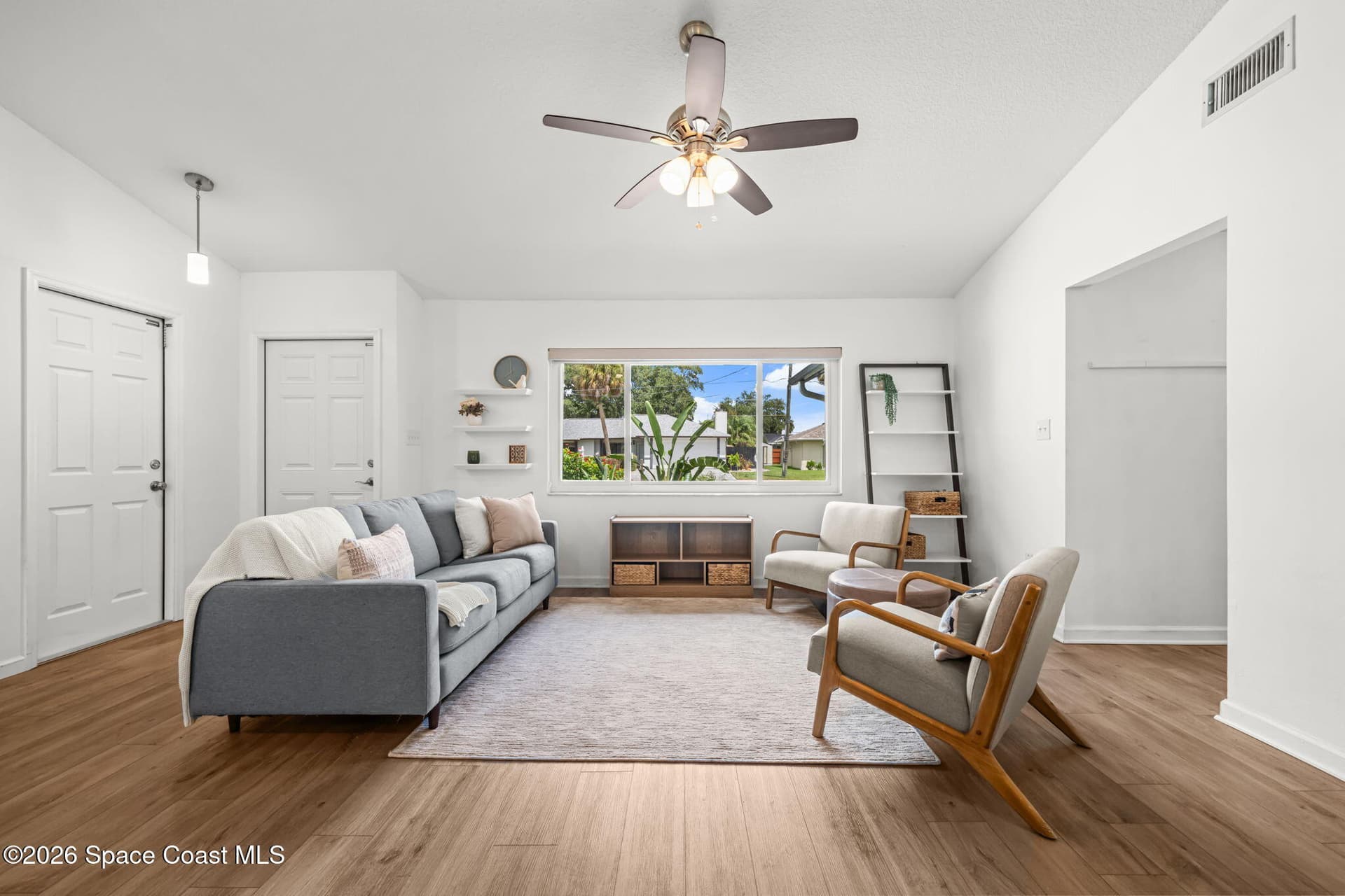 2410 Raintree Lake Circle photo 4
