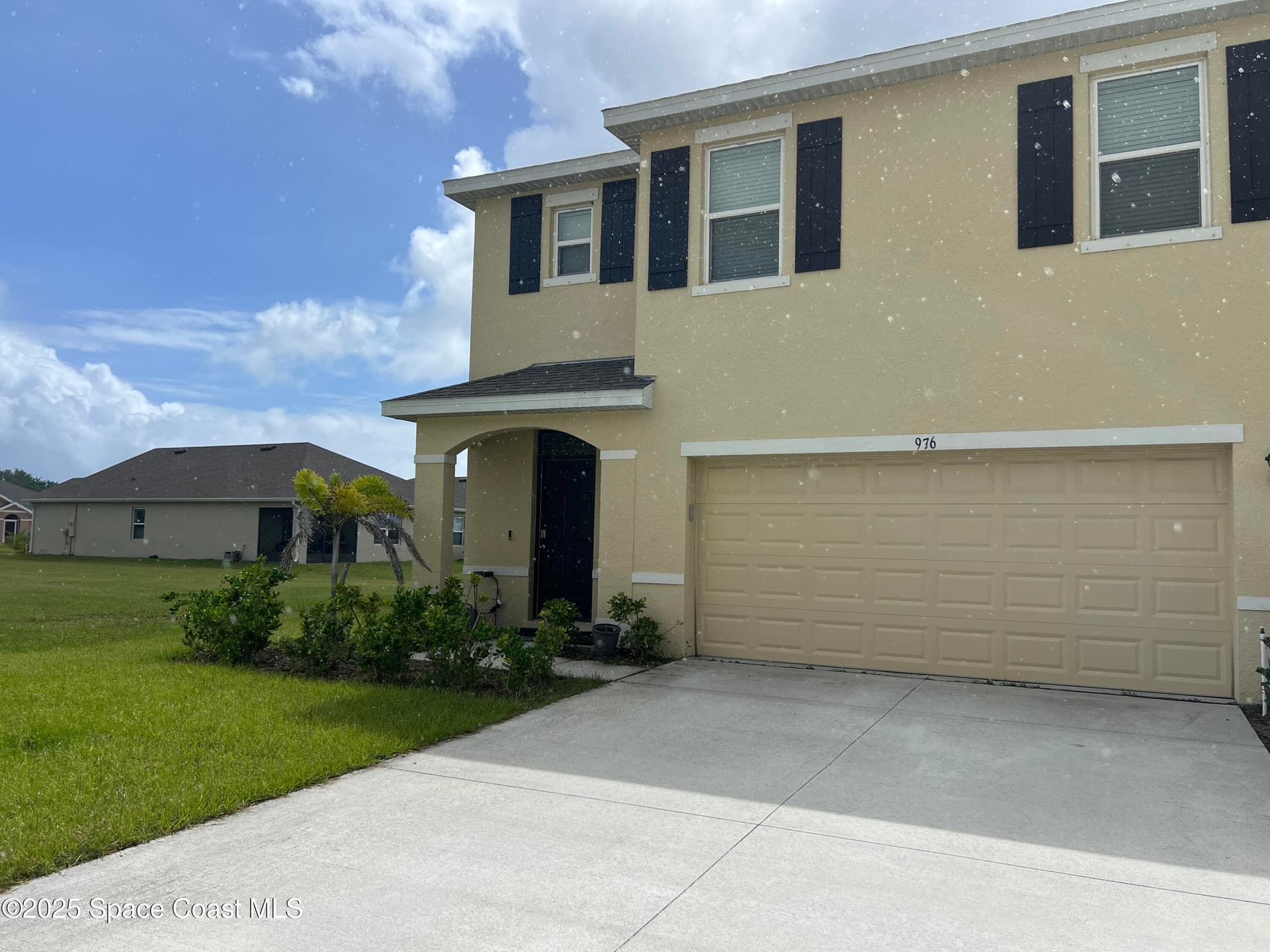 976 Trinity Street photo 2