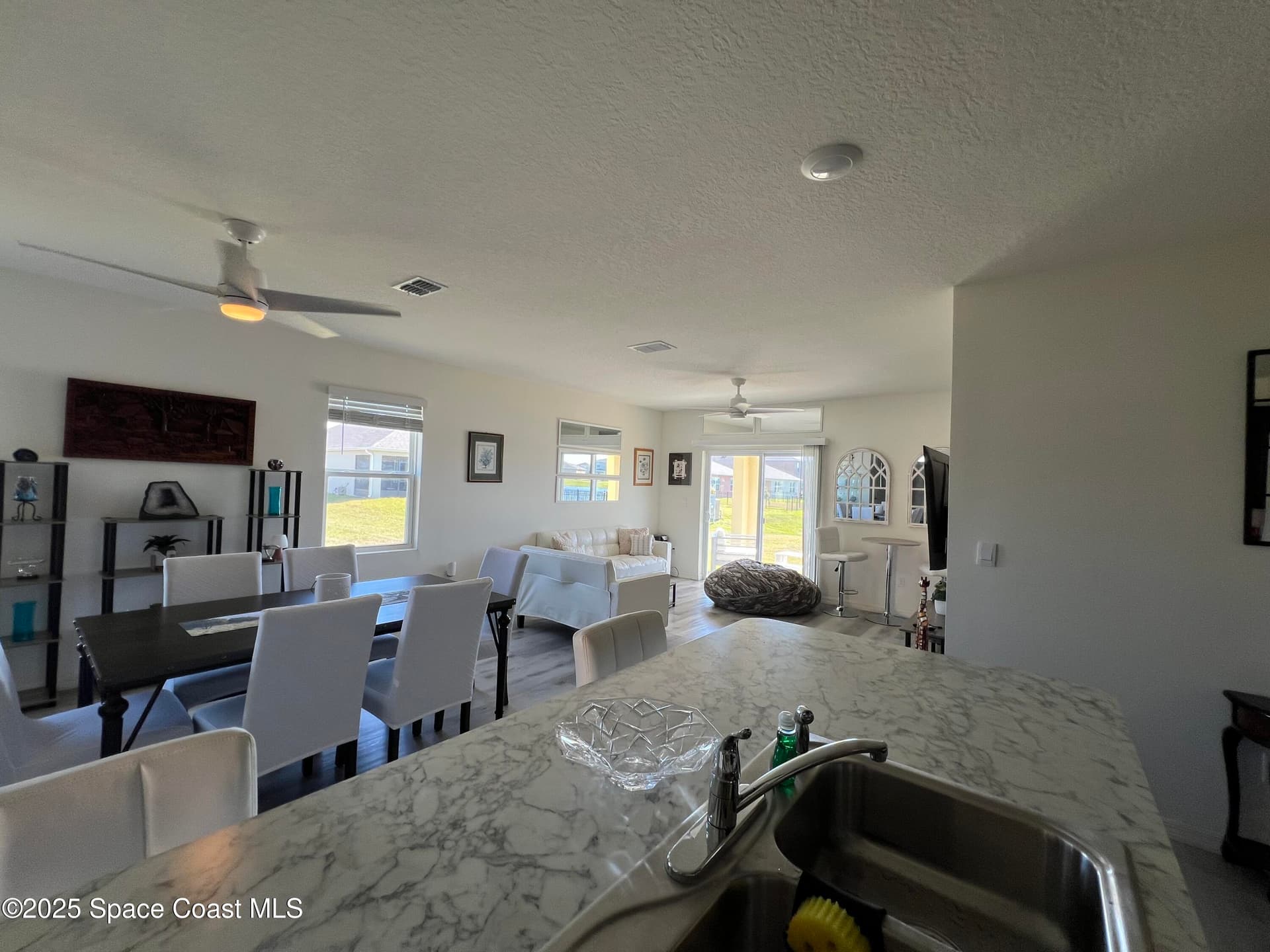 976 Trinity Street photo 5