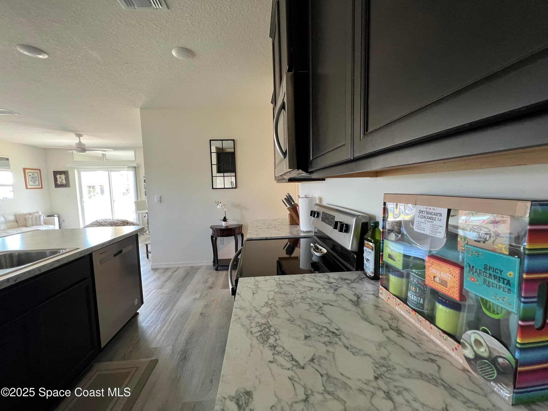 976 Trinity Street photo 9