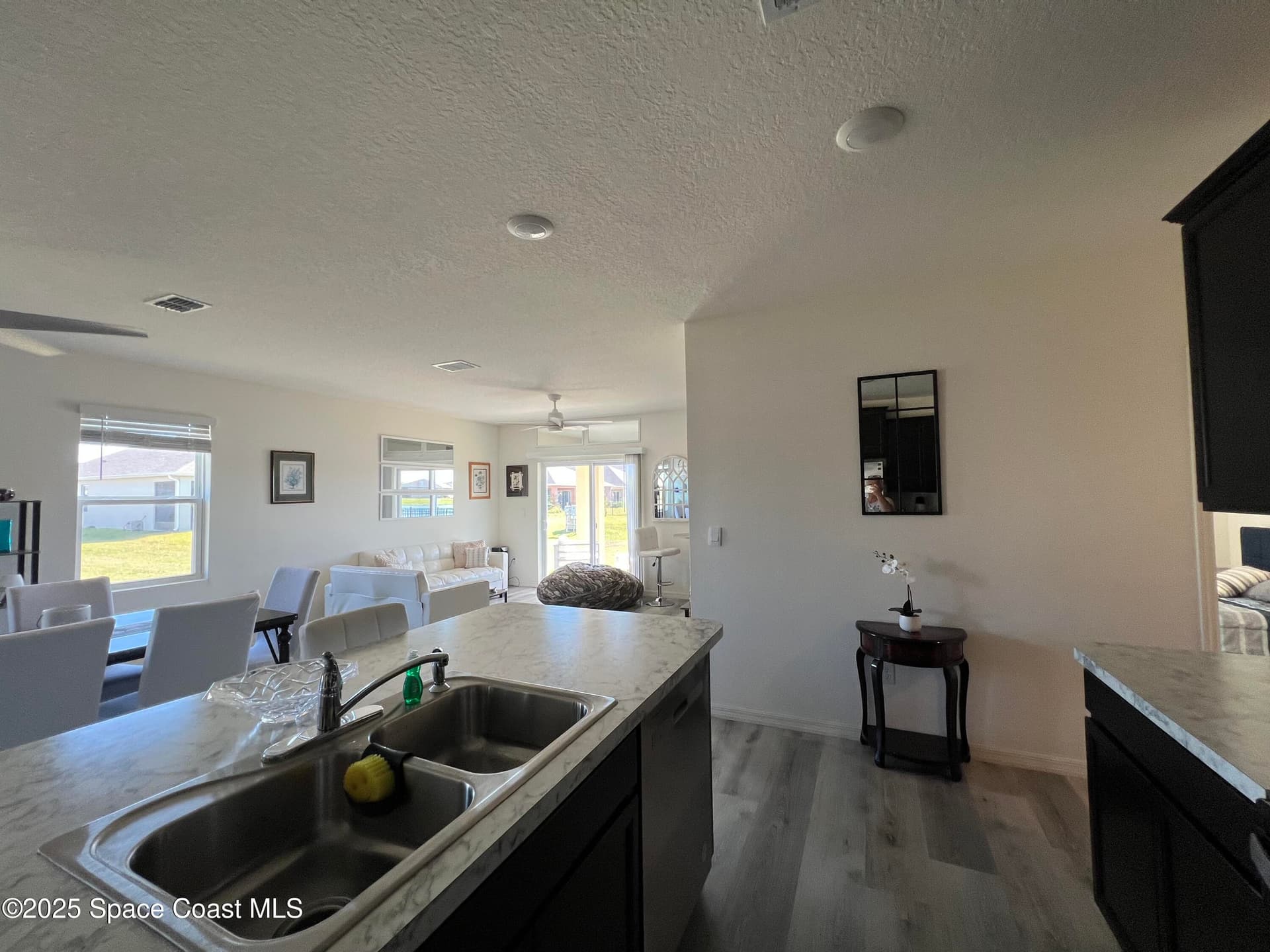 976 Trinity Street photo 10
