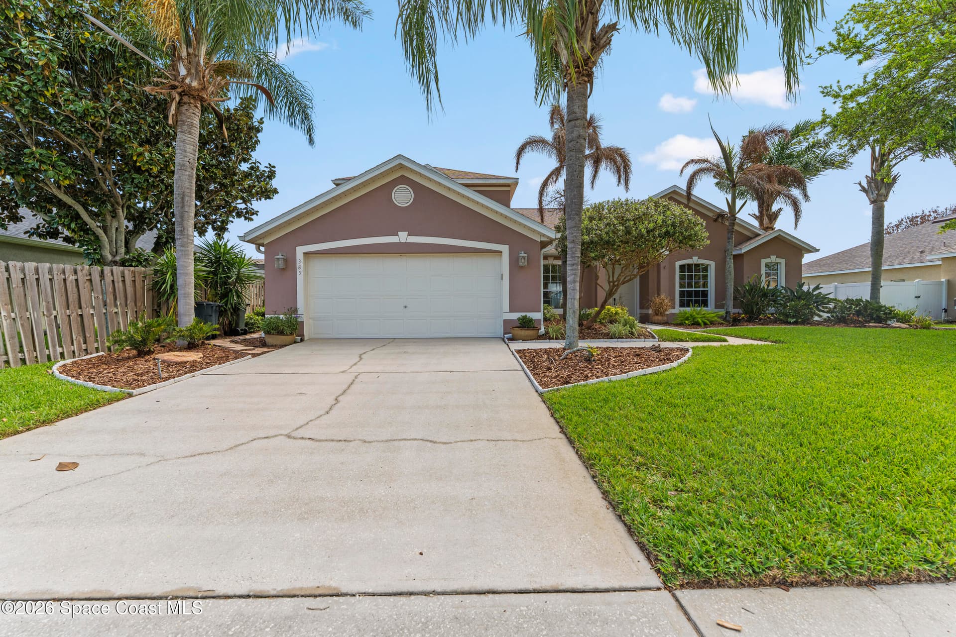 385 Tunbridge Drive photo 2