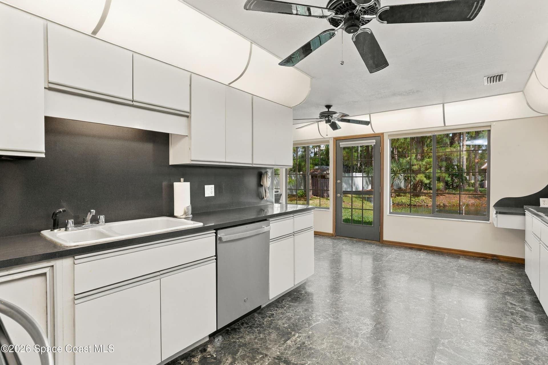 837 Greenwood Manor Circle 8-A photo 9