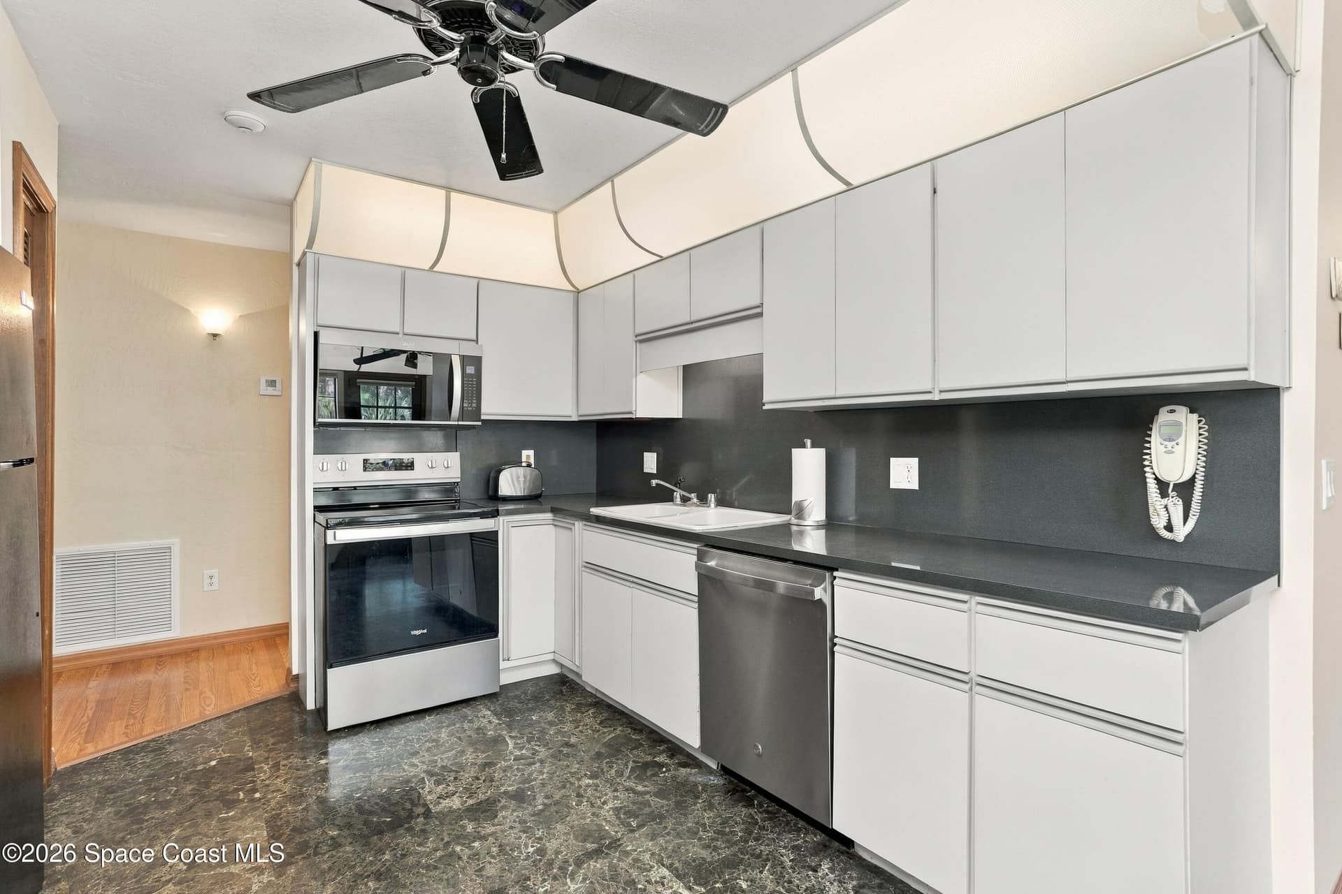 837 Greenwood Manor Circle 8-A photo 10