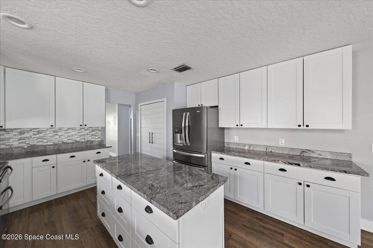 1425 Victoria Boulevard photo 25