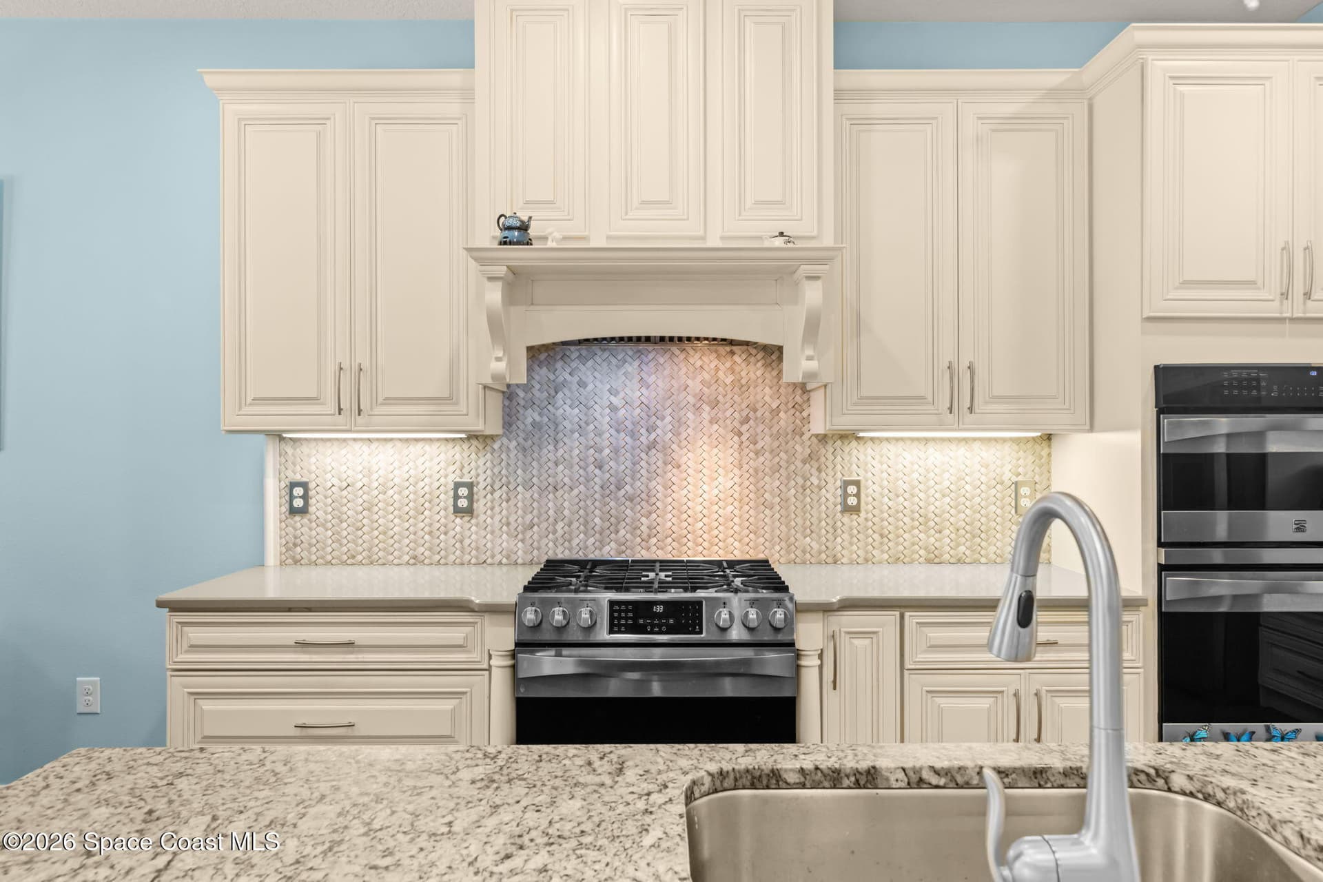4610 Leo Lane photo 13