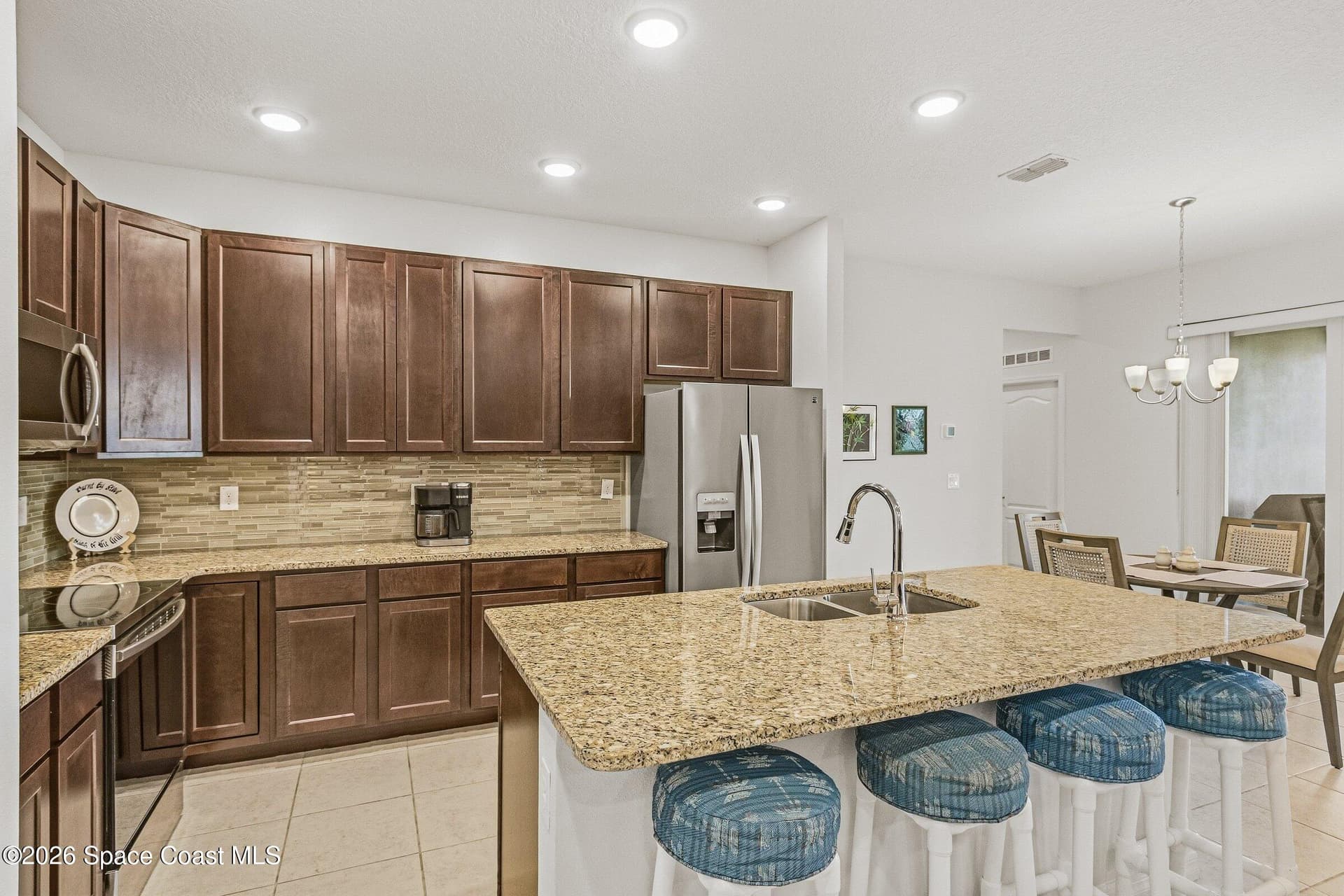 4693 Shannock Avenue photo 9