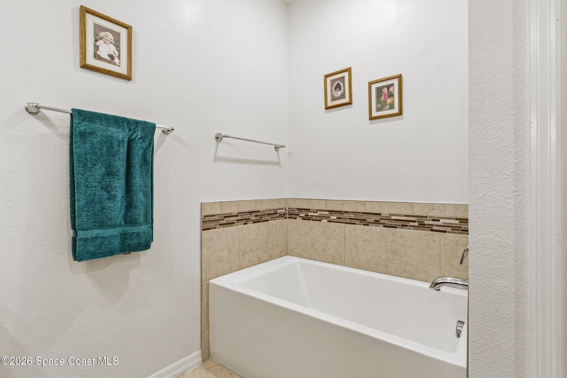 4693 Shannock Avenue photo 16