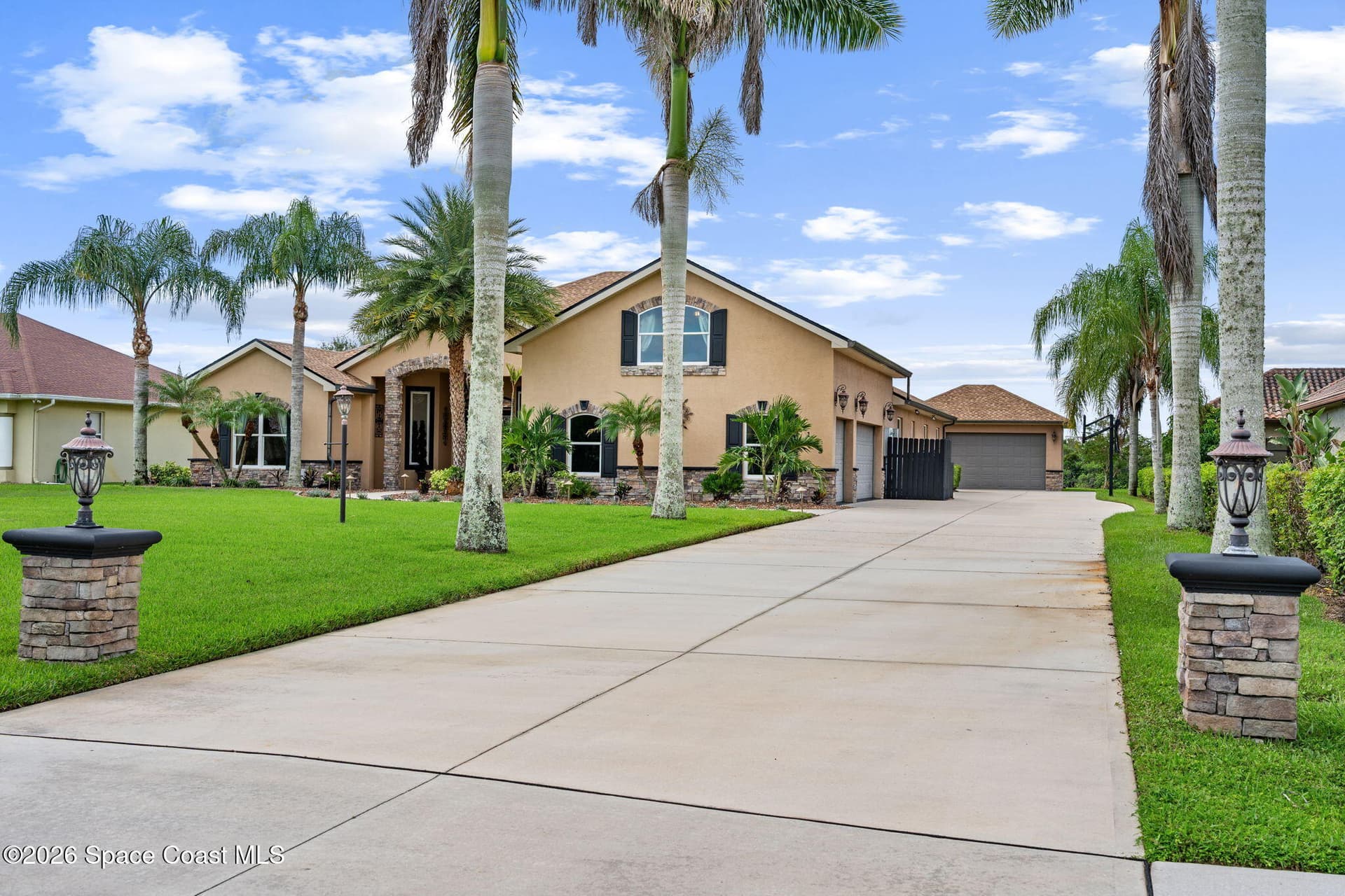 1275 Tuckaway Drive 4
