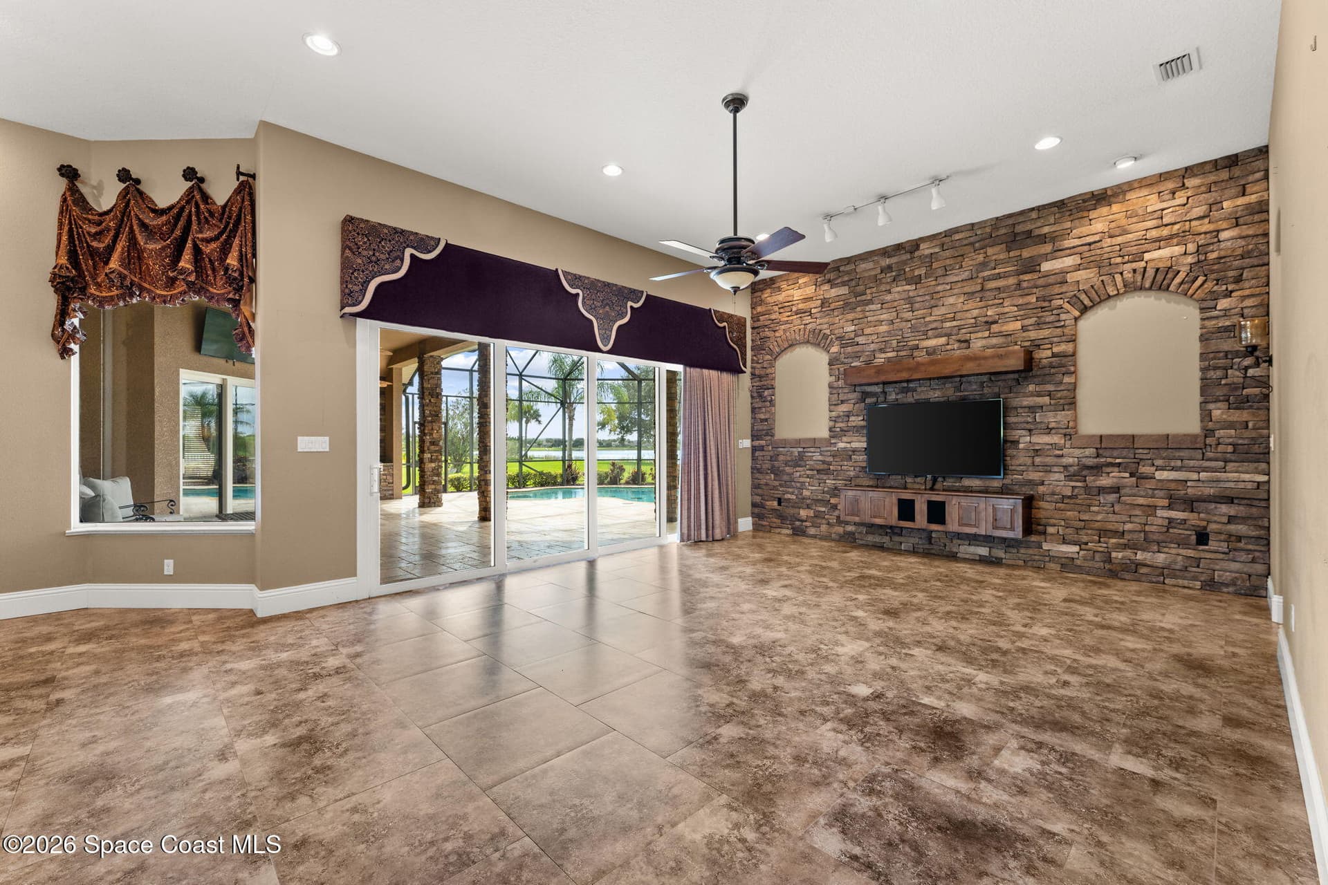 1275 Tuckaway Drive photo 22