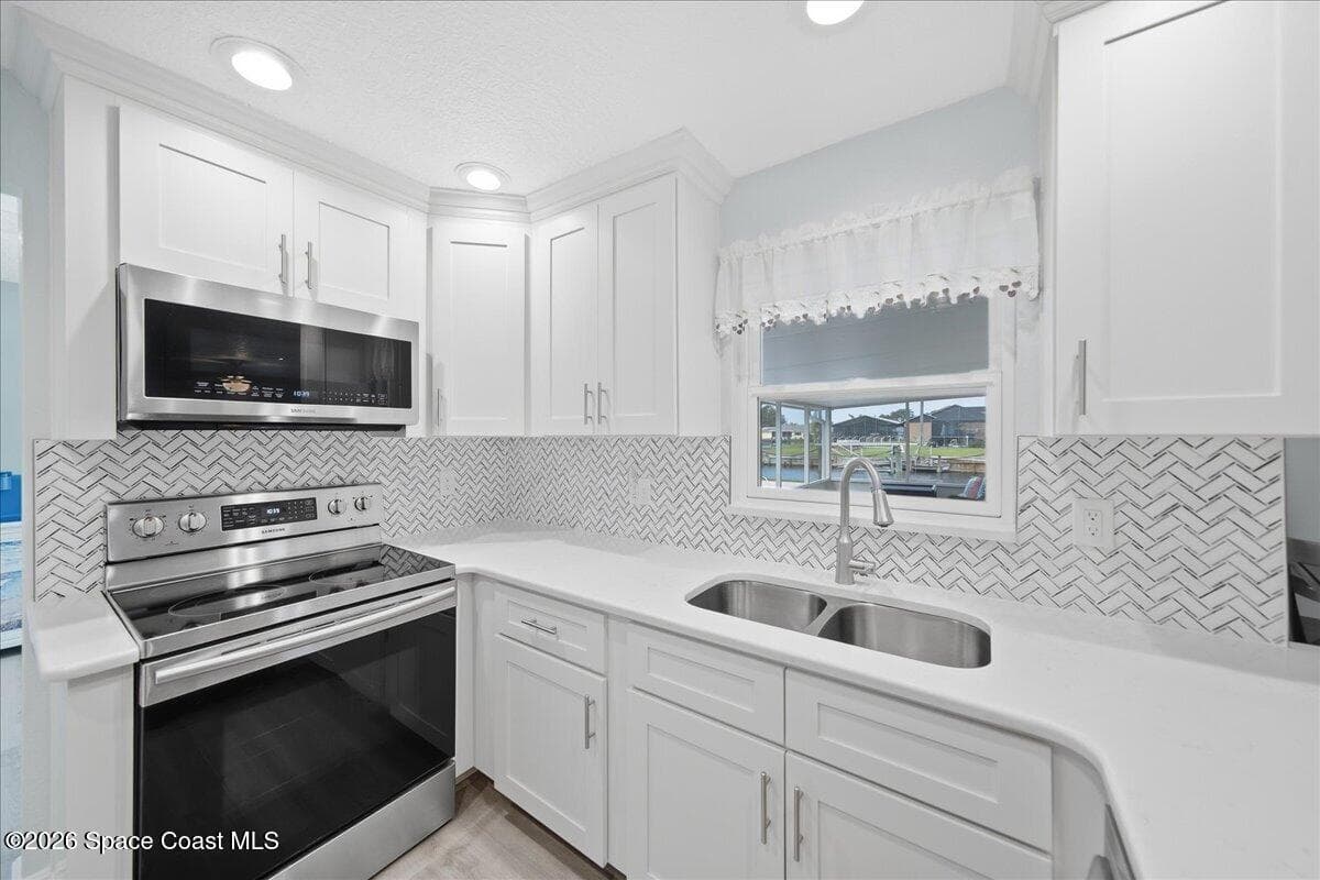2235 Queen Anne Street photo 8