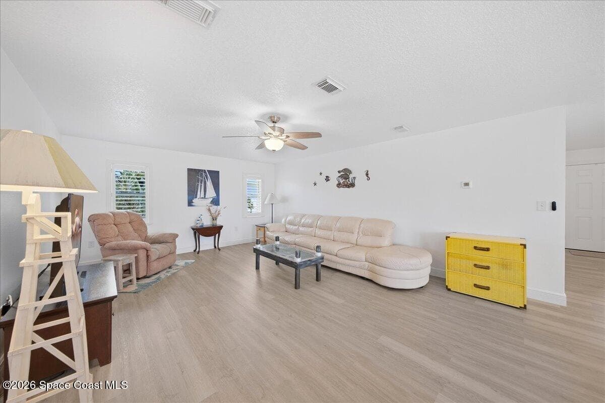 2235 Queen Anne Street photo 18