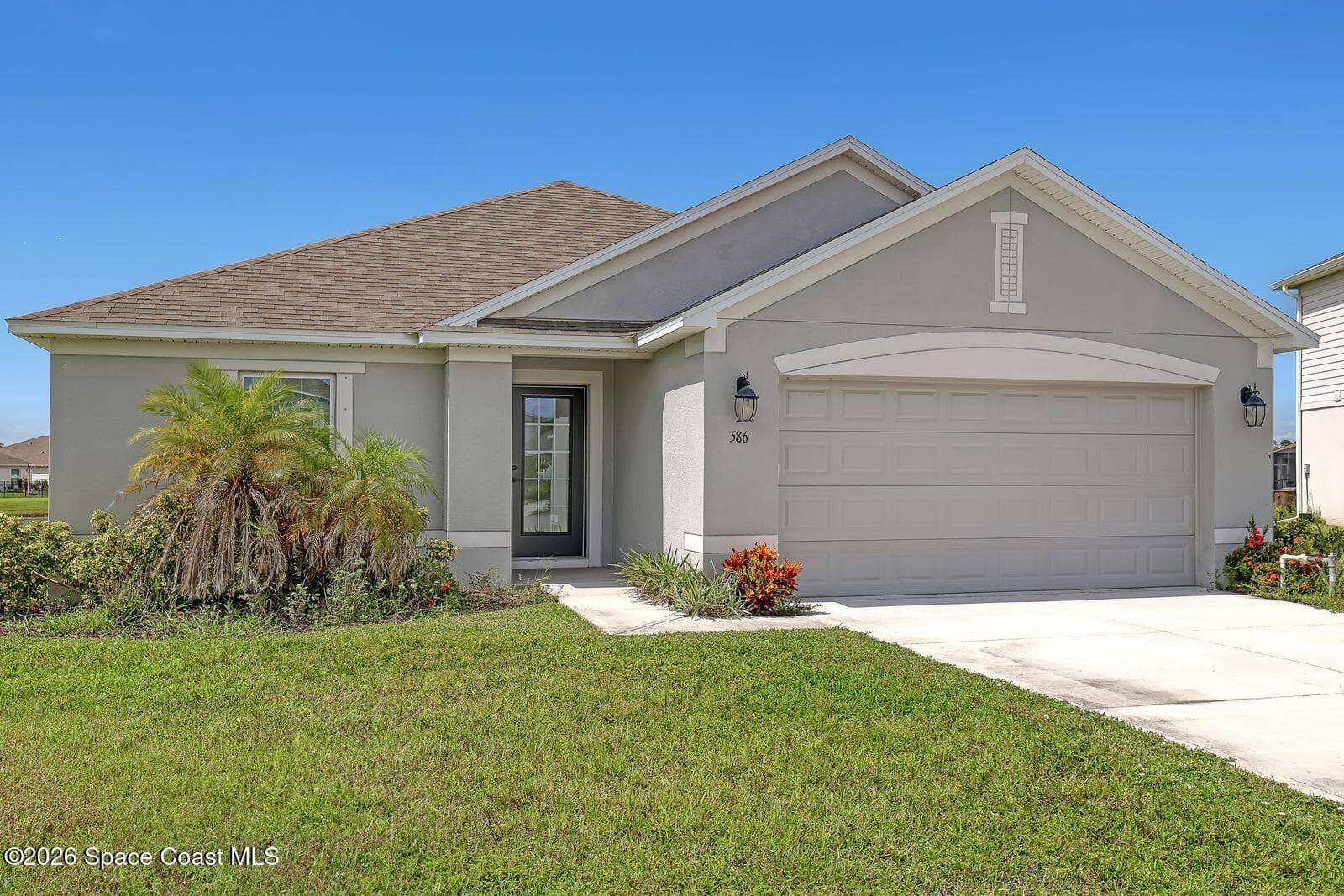 586 Cooper Court SW photo 4