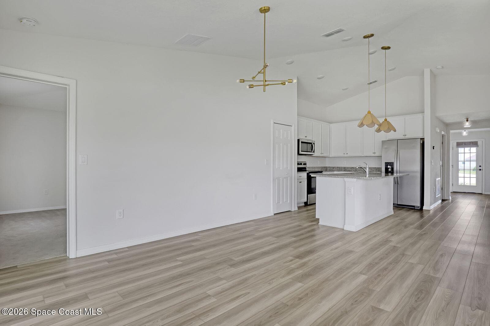586 Cooper Court SW photo 8