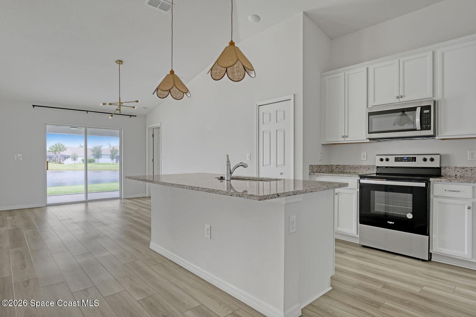 586 Cooper Court SW photo 9