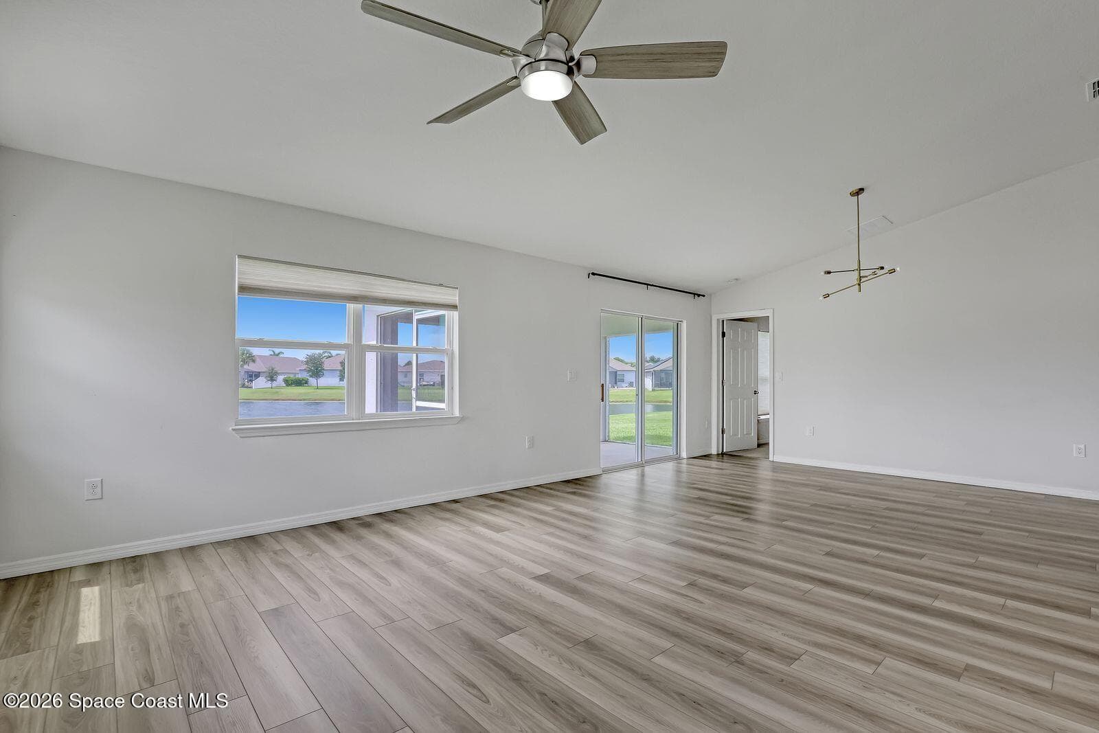 586 Cooper Court SW photo 11