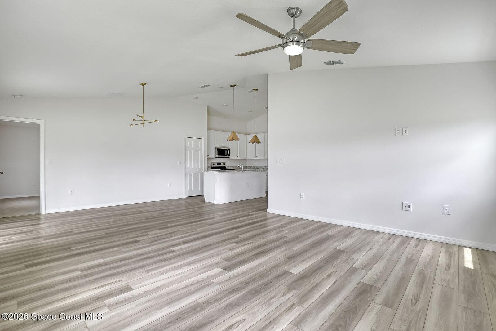 586 Cooper Court SW photo 14