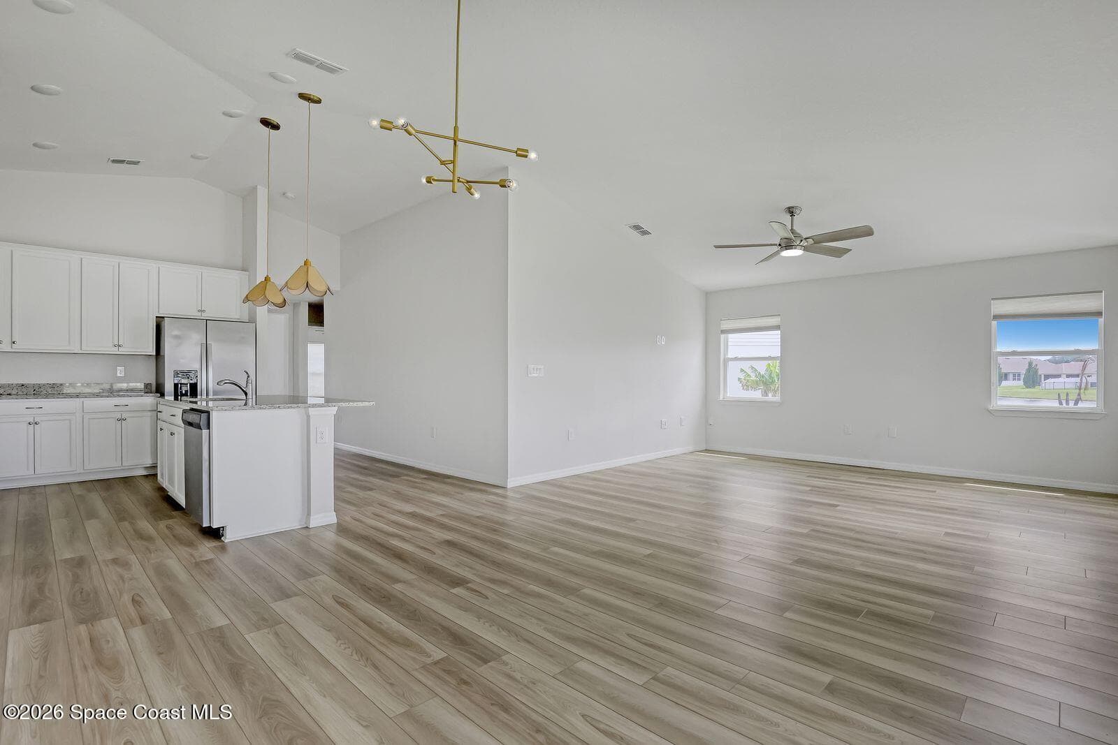 586 Cooper Court SW photo 12