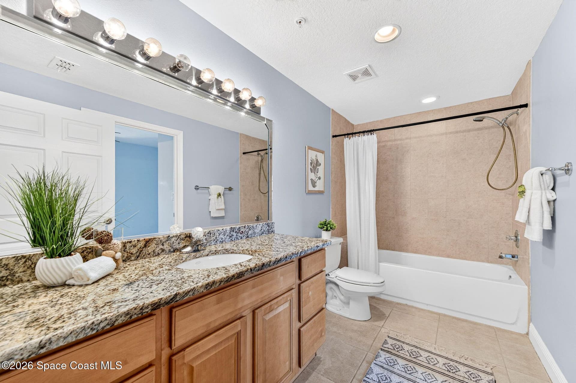 1211 E New Haven Avenue 703 photo 13