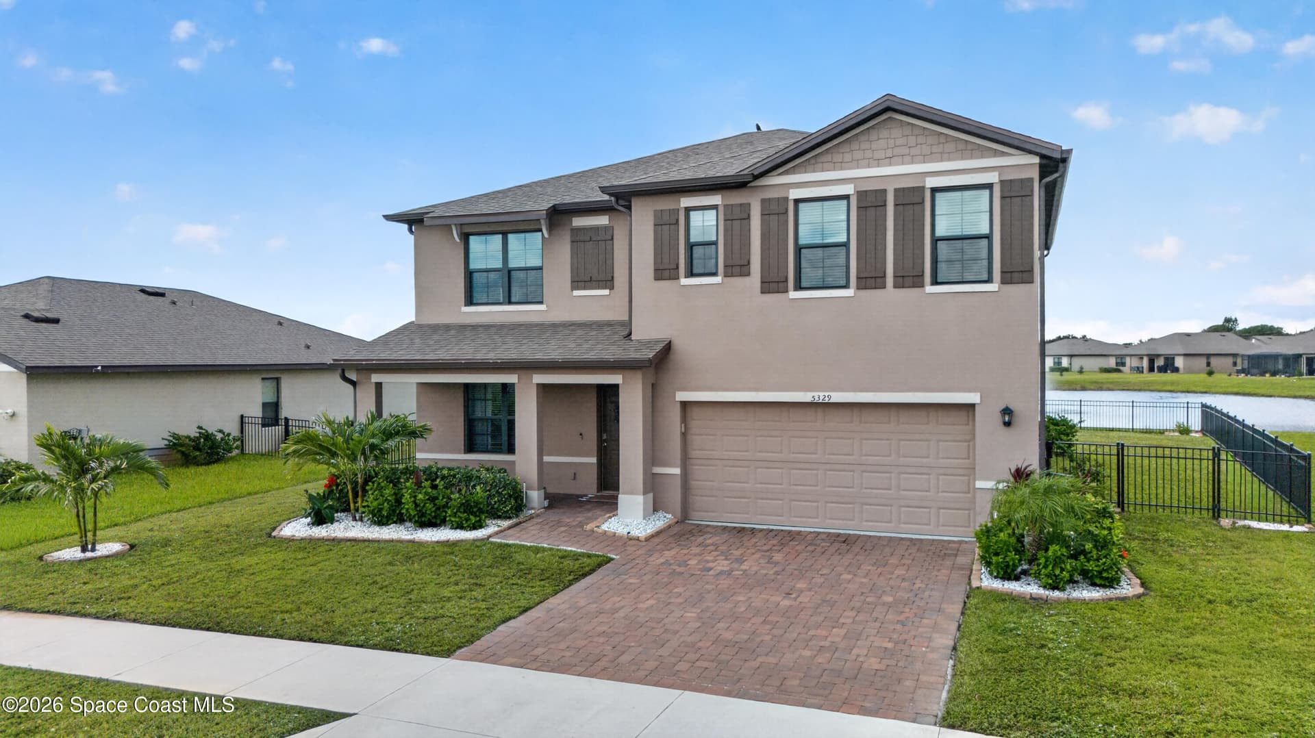 5329 Waterfall Place photo 2