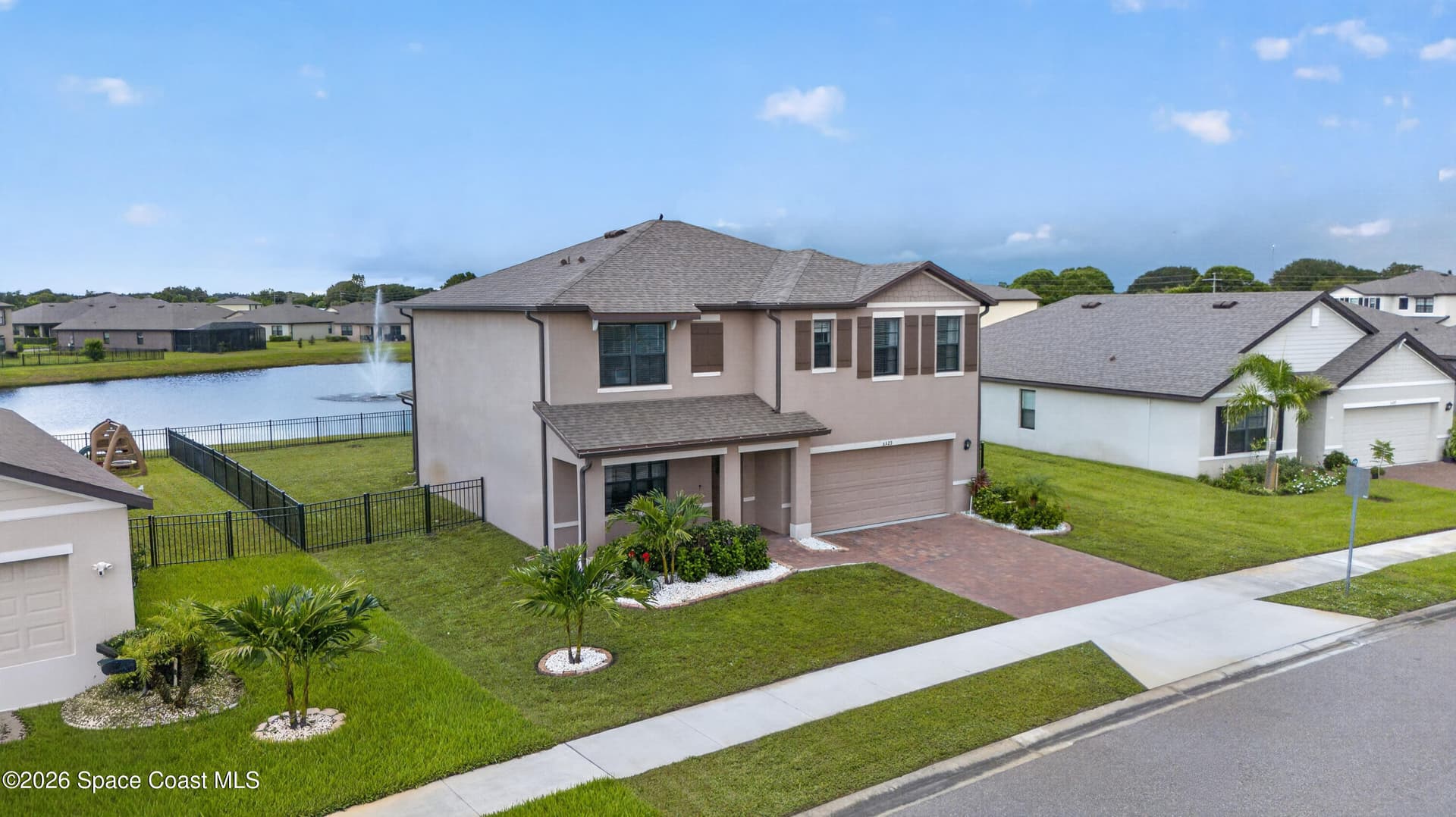 5329 Waterfall Place photo 3