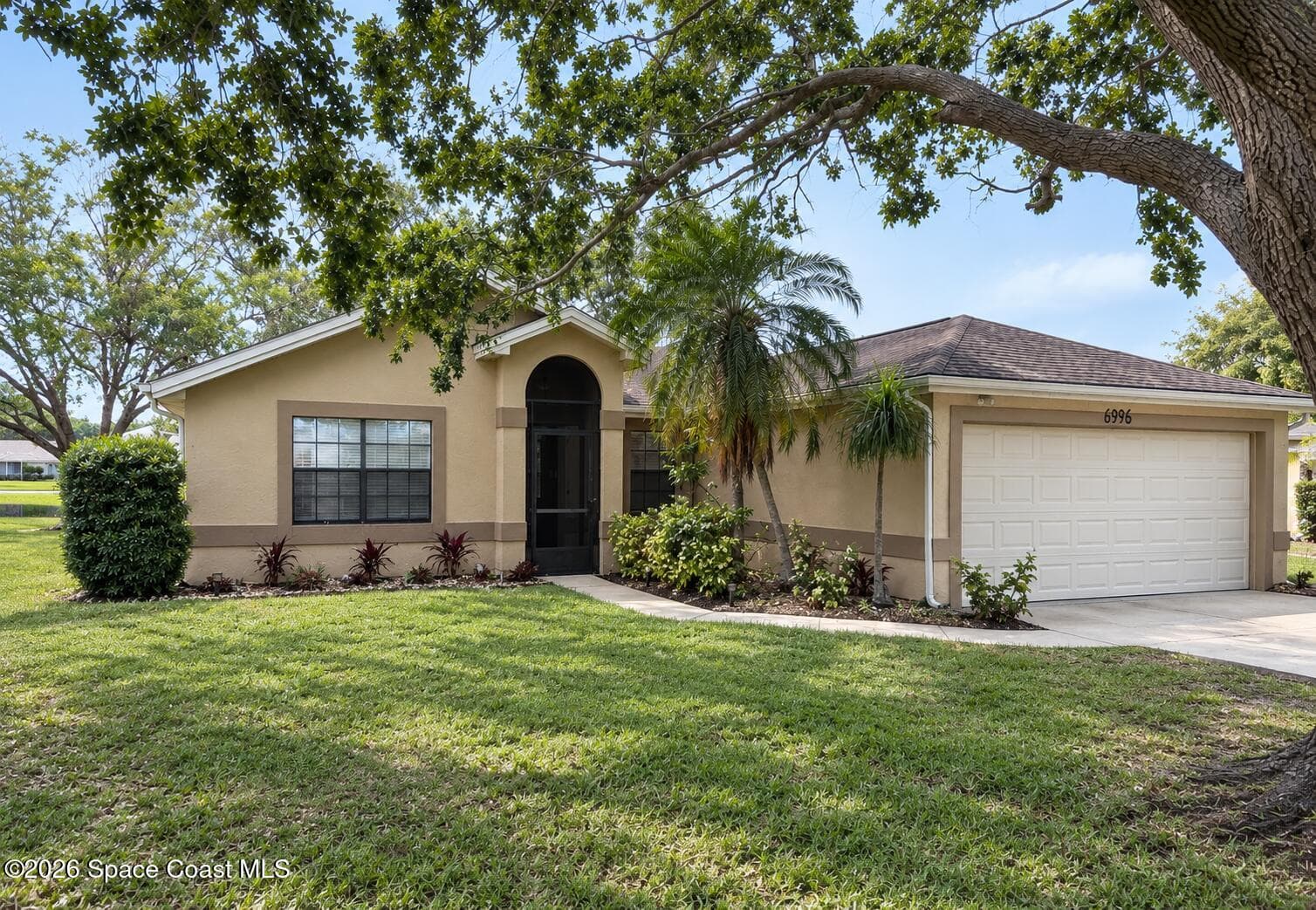 6946 Hammock Lakes Drive photo 1