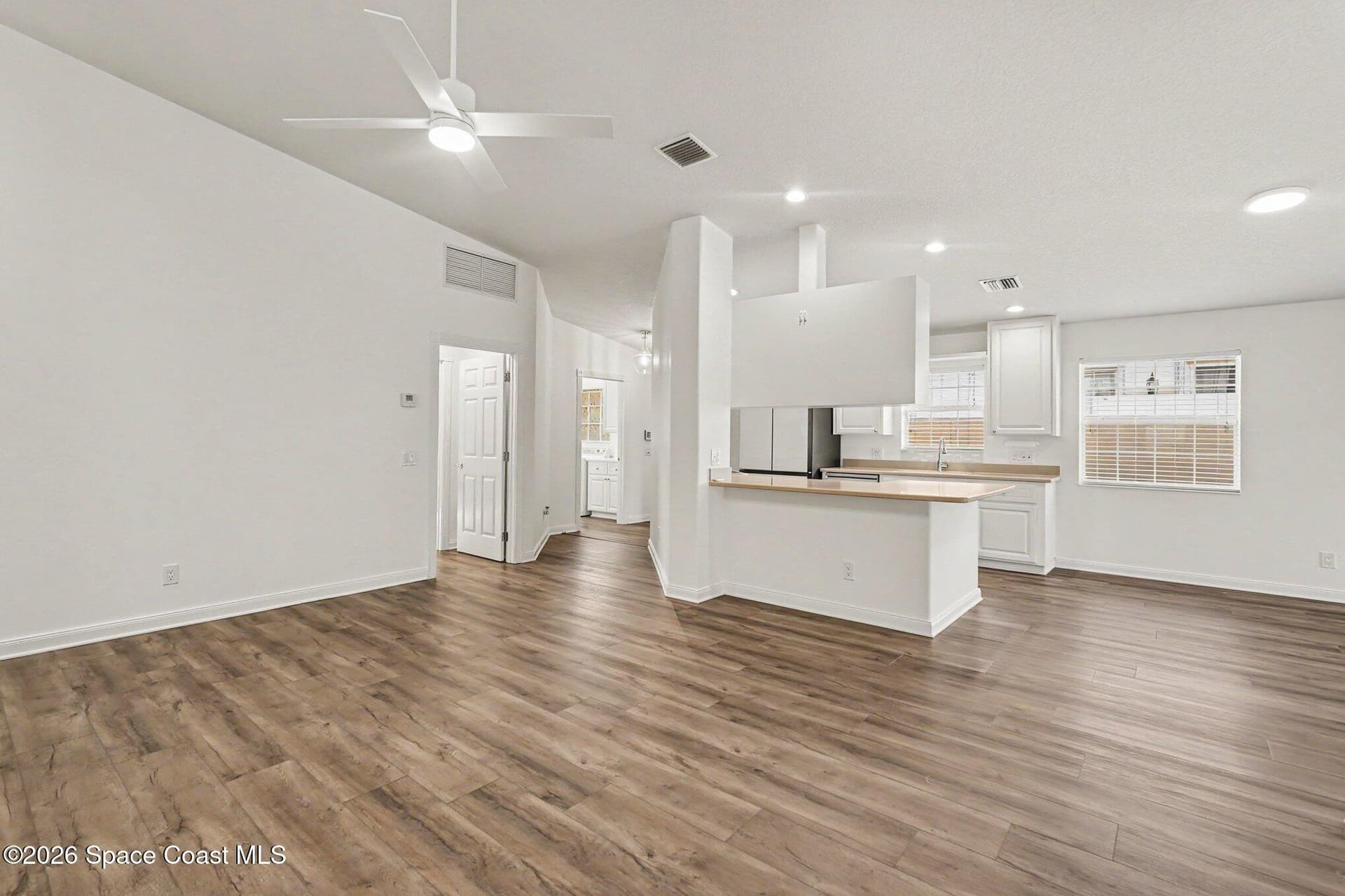 3460 Leclaire Lane SE photo 8