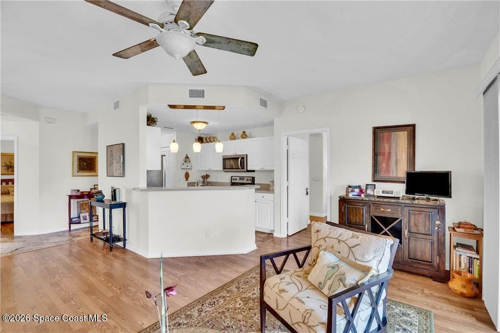 200 Grand Royale Circle 104 photo 18