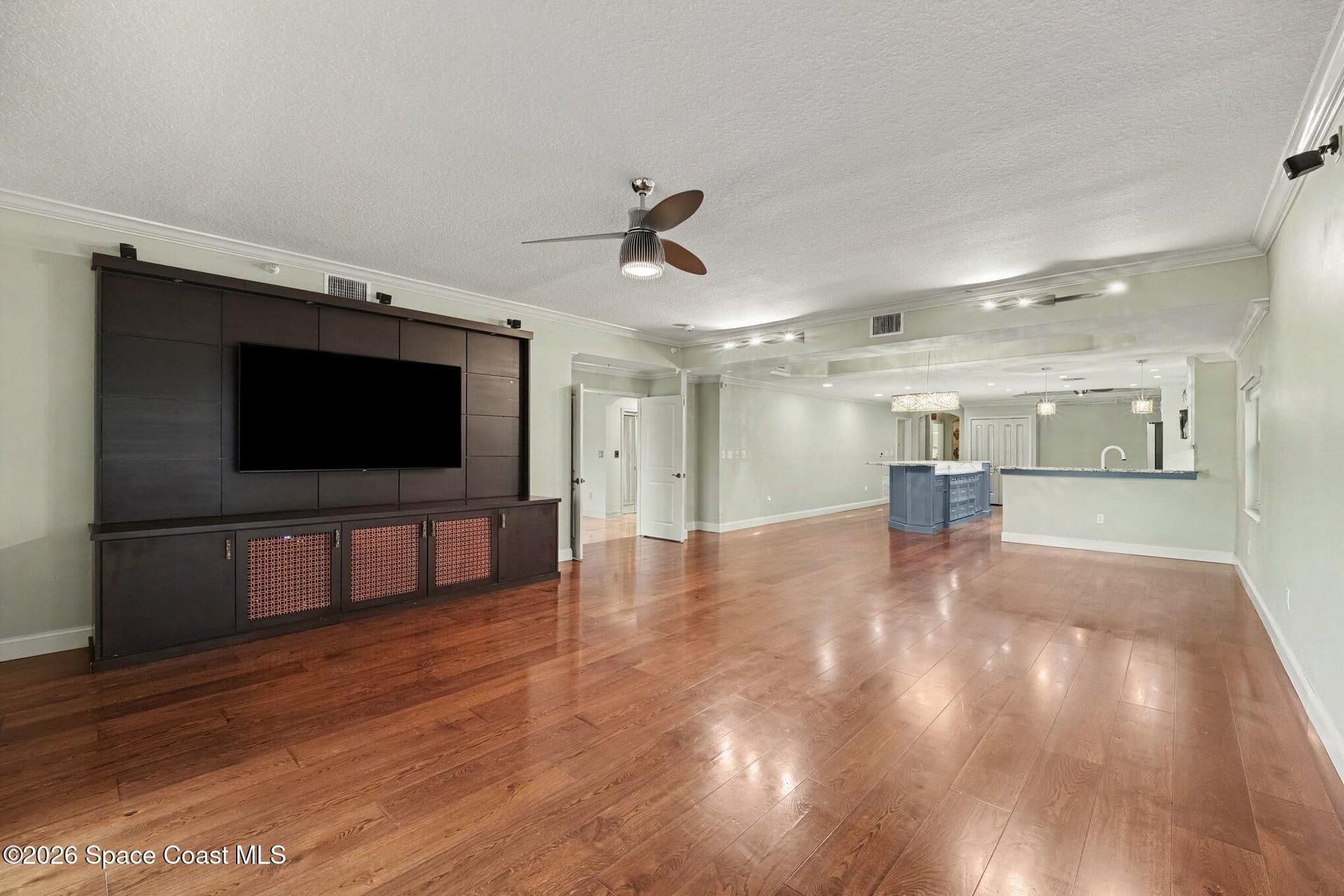 29 Riverside Drive 203 photo 20