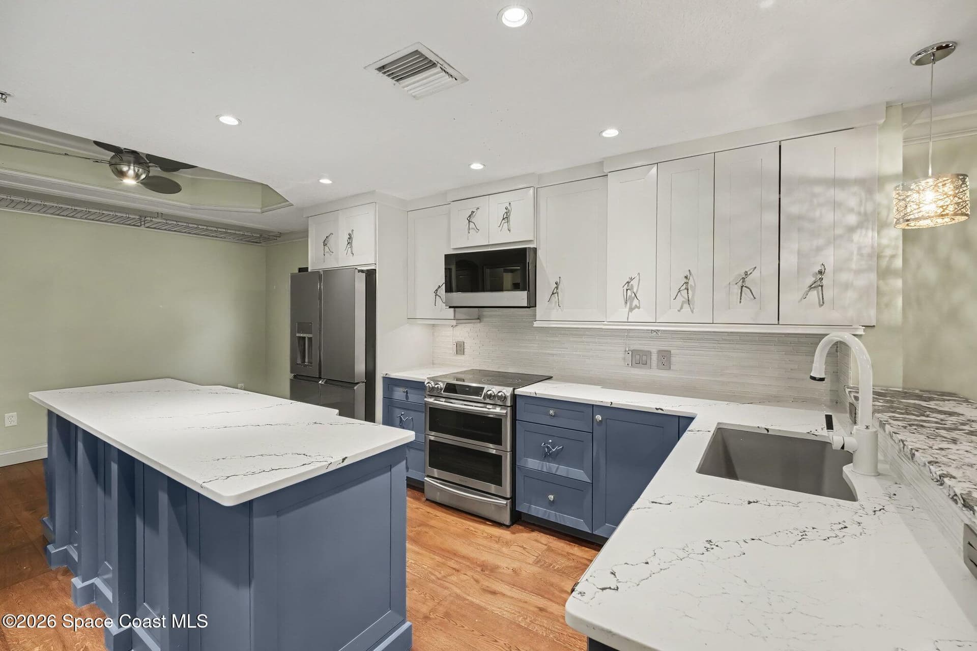 29 Riverside Drive 203 photo 11