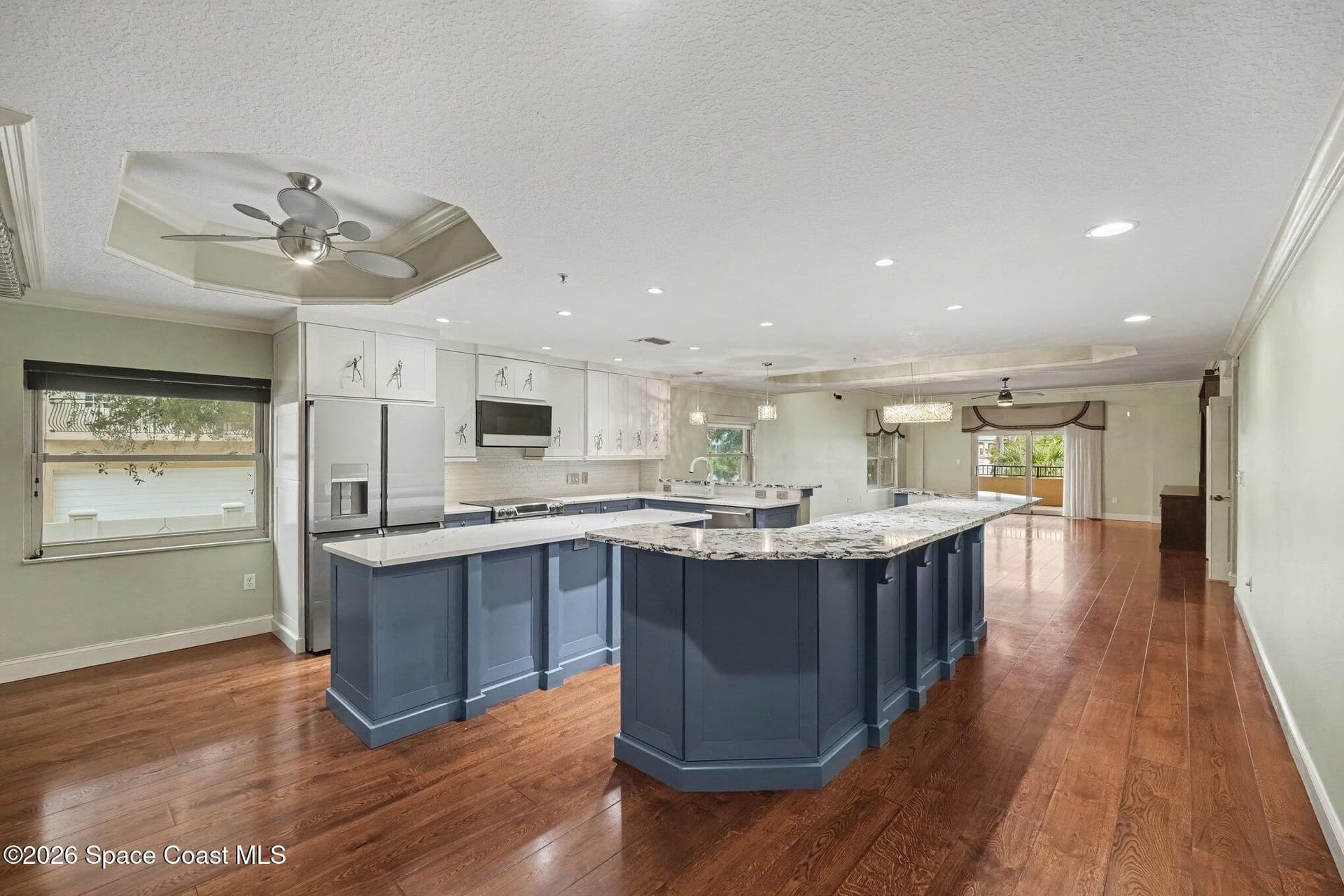 29 Riverside Drive 203 photo 9