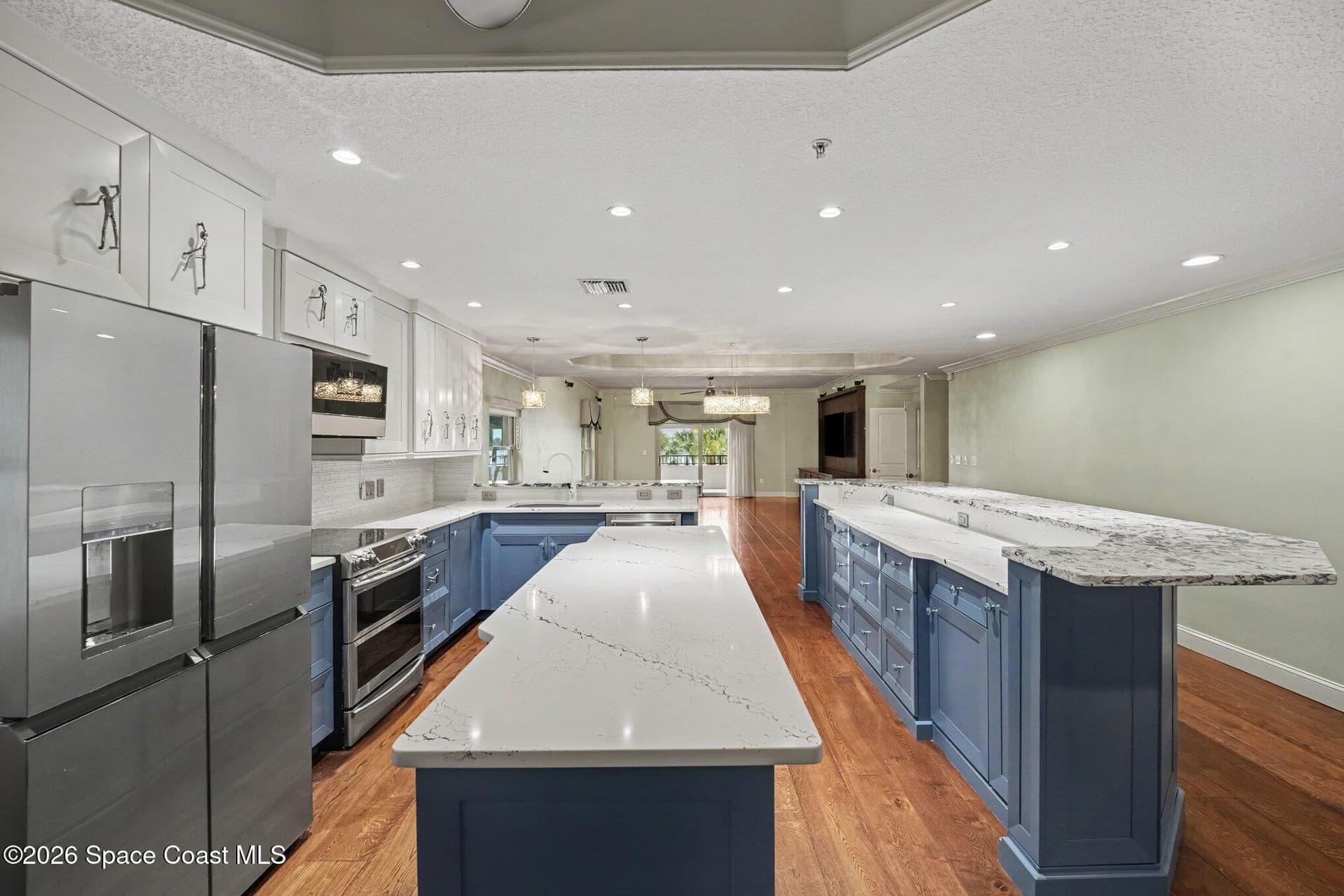 29 Riverside Drive 203 photo 7