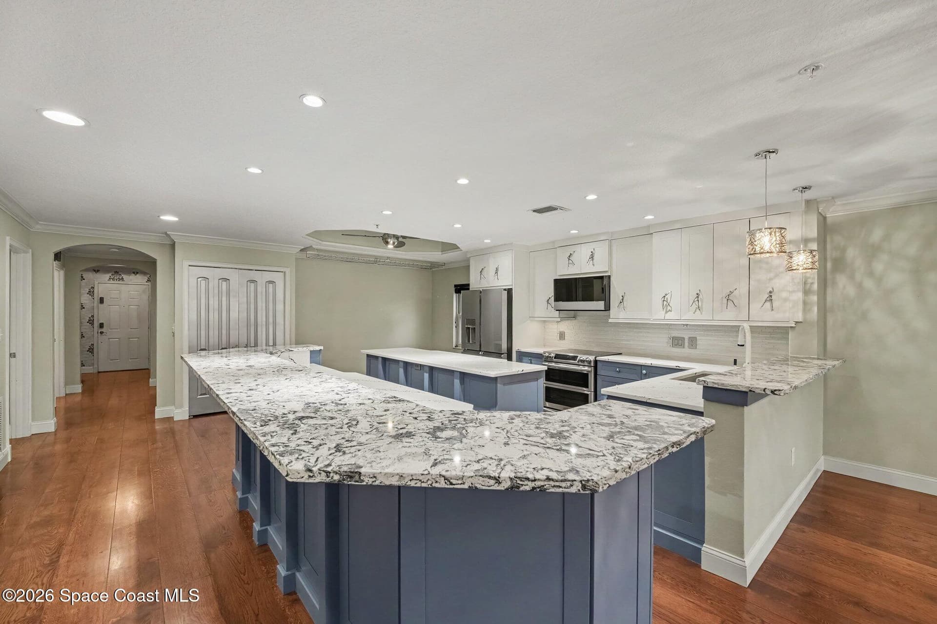 29 Riverside Drive 203 photo 8