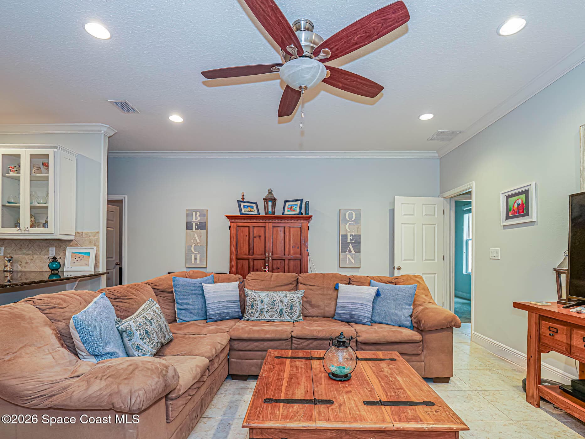 6400 Montserrat Drive photo 11