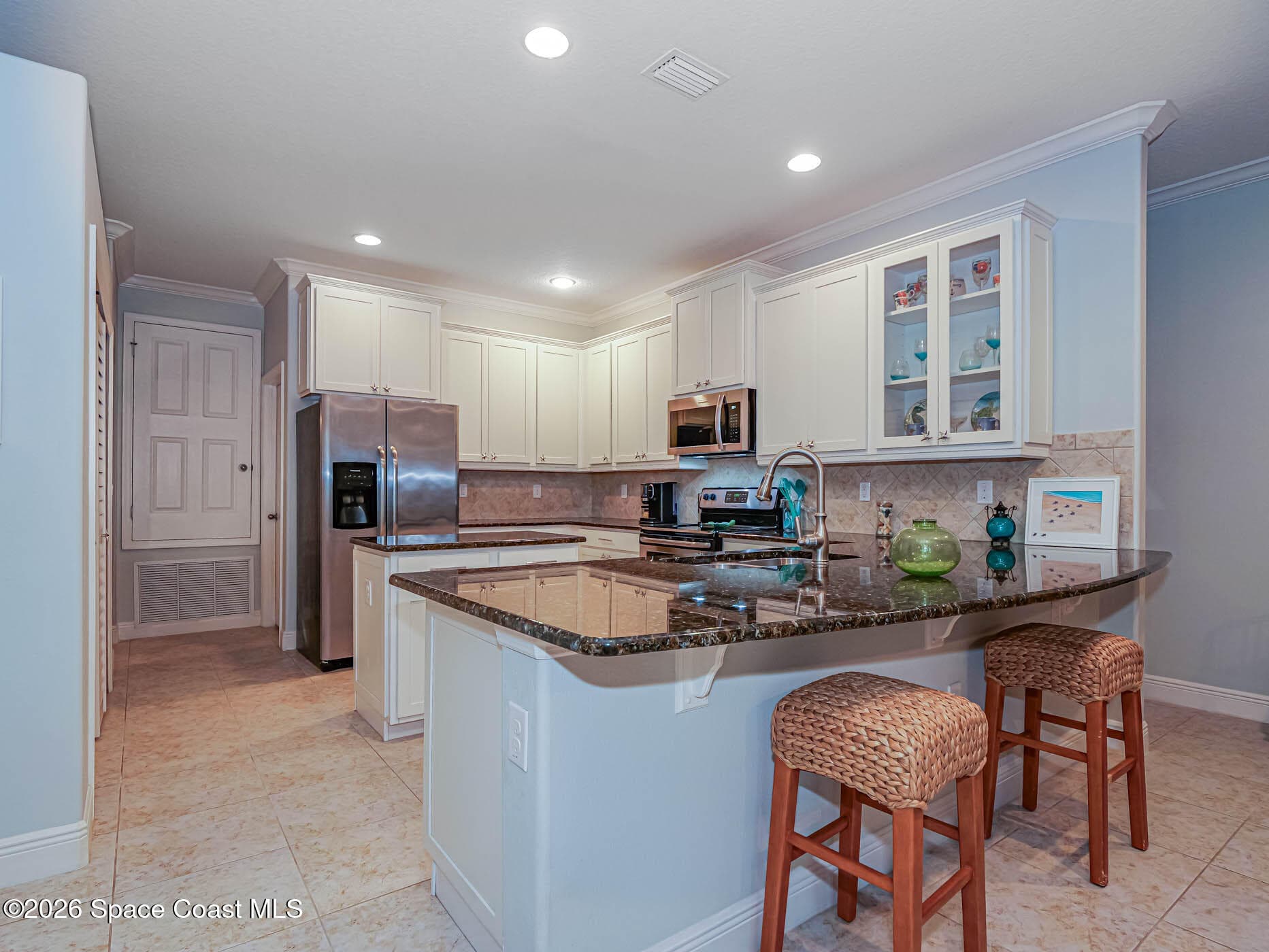 6400 Montserrat Drive photo 13